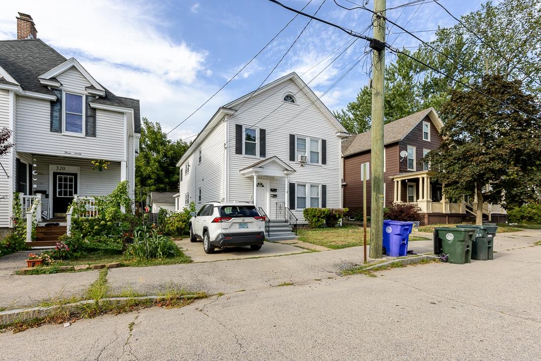 324 Laurel Street Property Photo 2