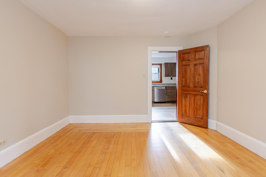 324 Laurel Street Property Photo 12