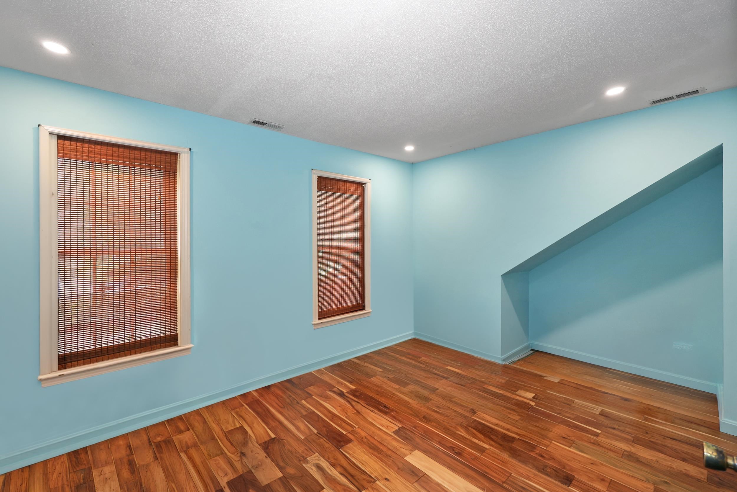 20 Christmas Tree Circle Property Photo 16