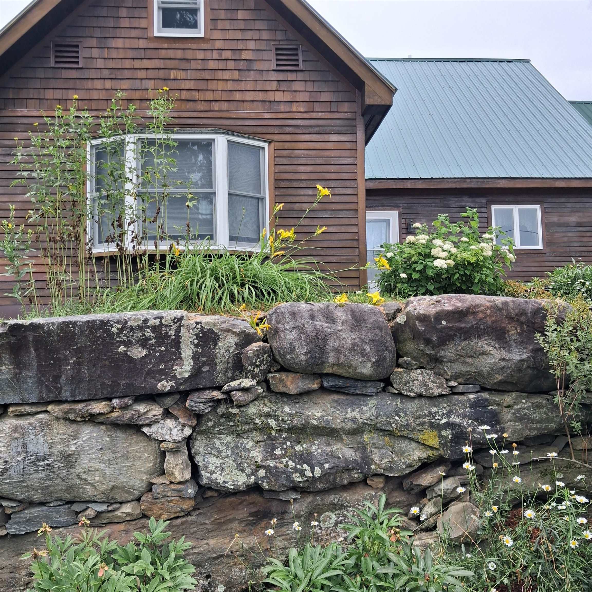 195 Beacon Hill Road Property Photo 2