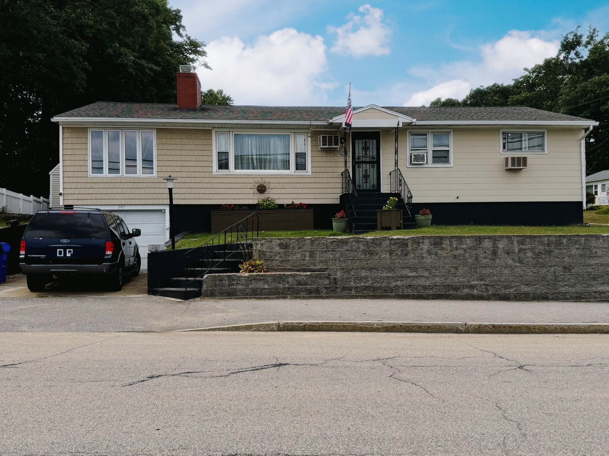 247 S Jewett Street Property Photo 1