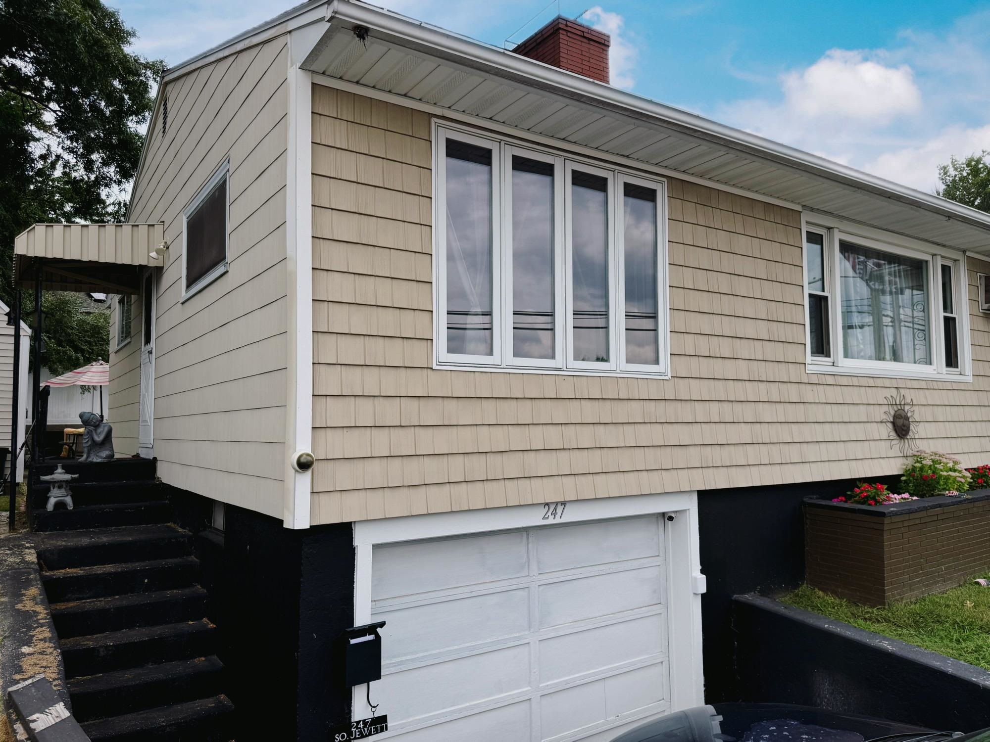 247 S Jewett Street Property Photo 2