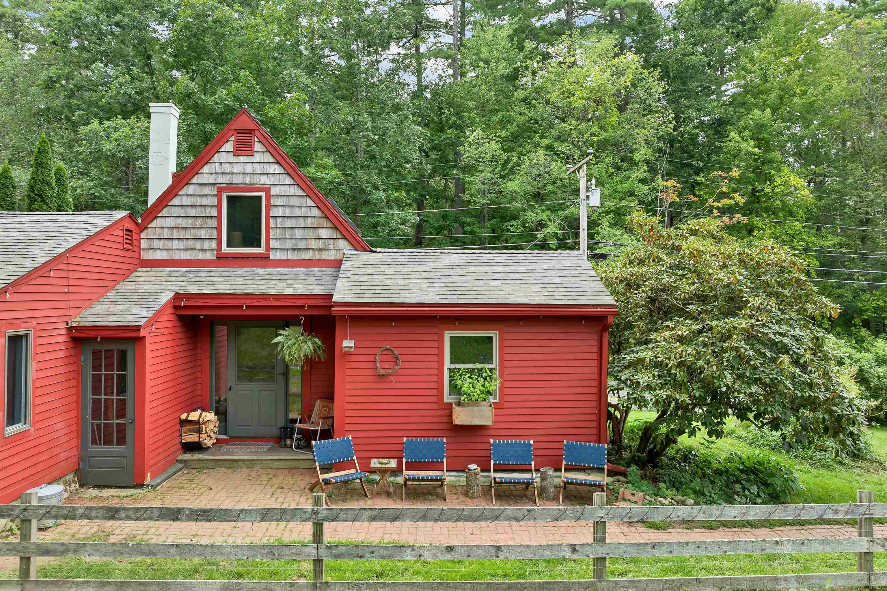 170 Packers Falls Road Property Photo 2