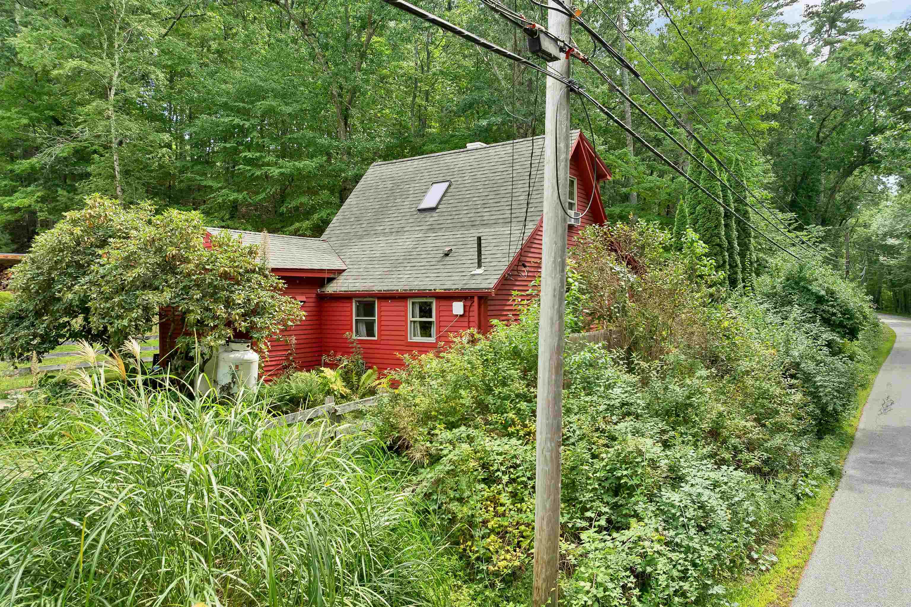 170 Packers Falls Road Property Photo 4