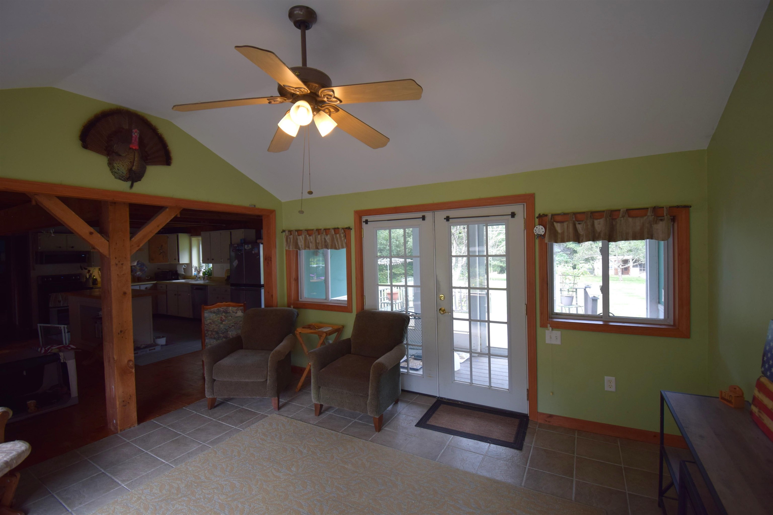 287 Middle Road Property Photo 5