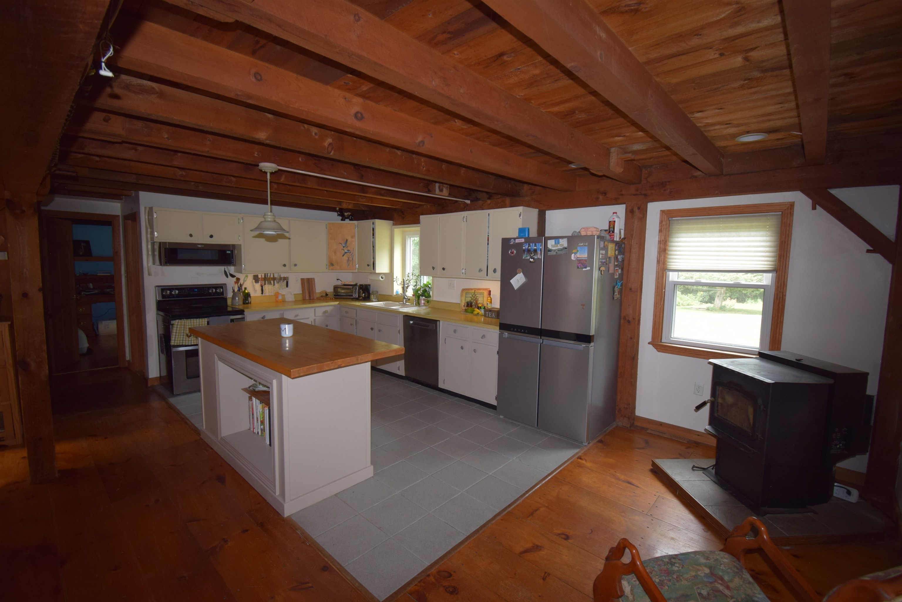 287 Middle Road Property Photo 8