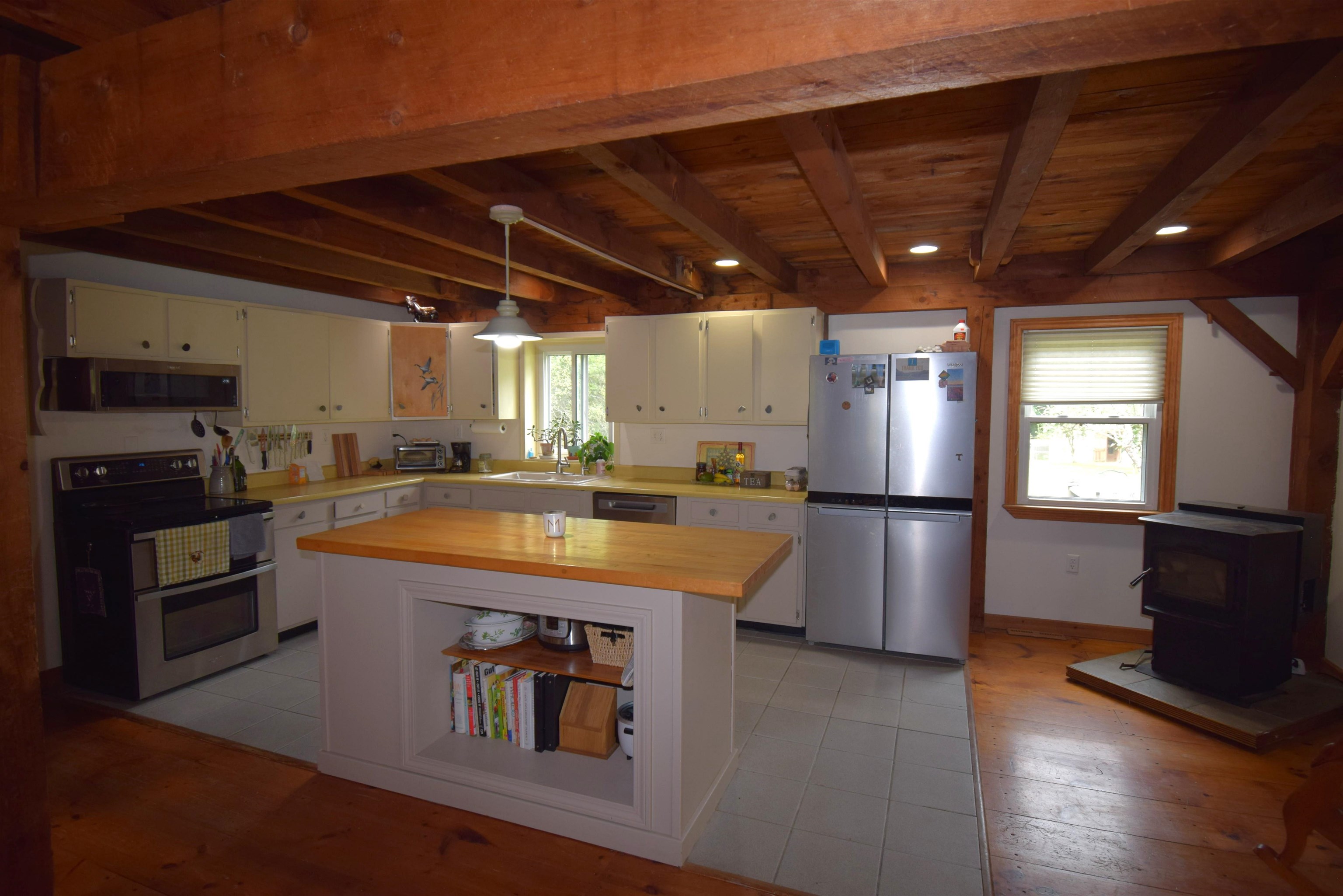 287 Middle Road Property Photo 9