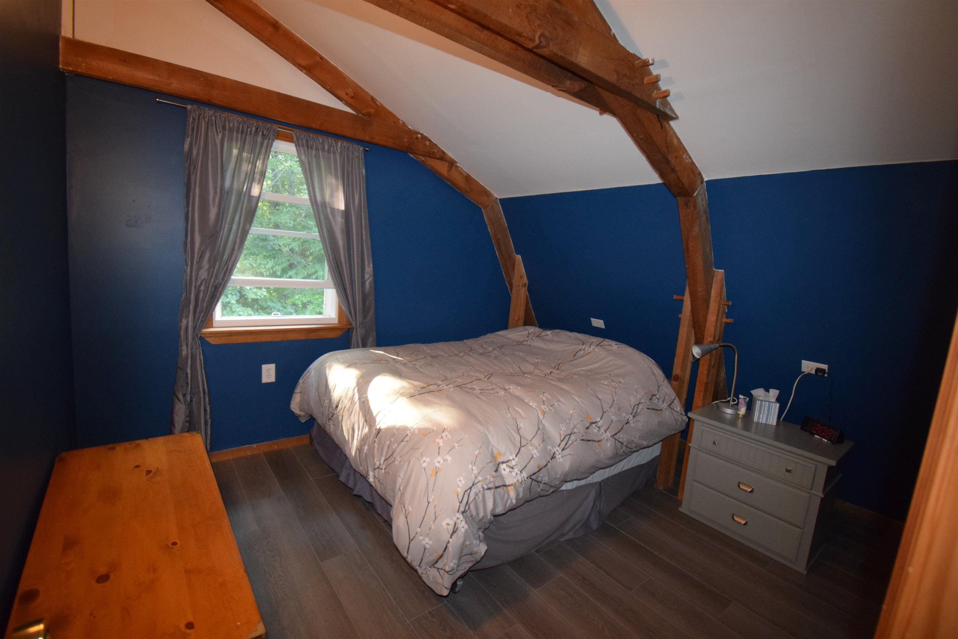 287 Middle Road Property Photo 32