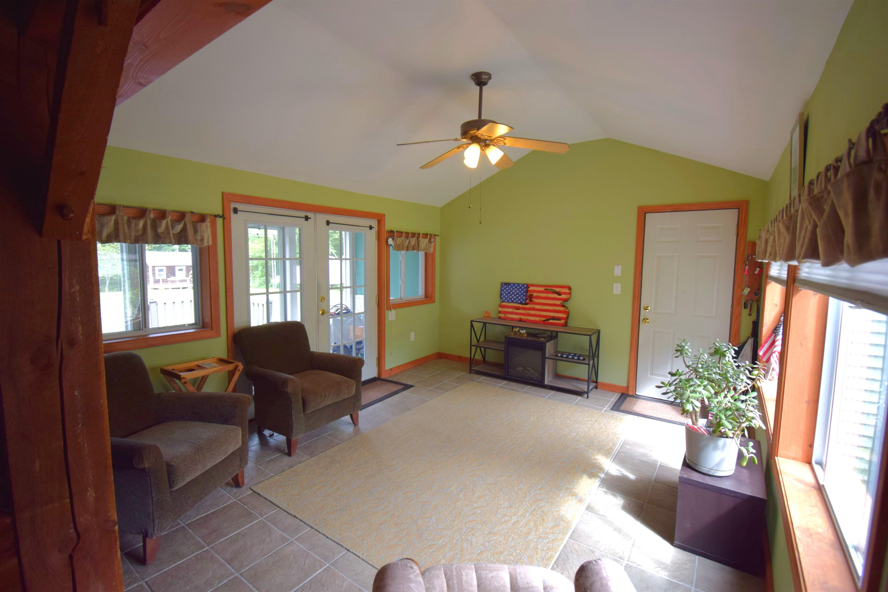 287 Middle Road Property Photo 38