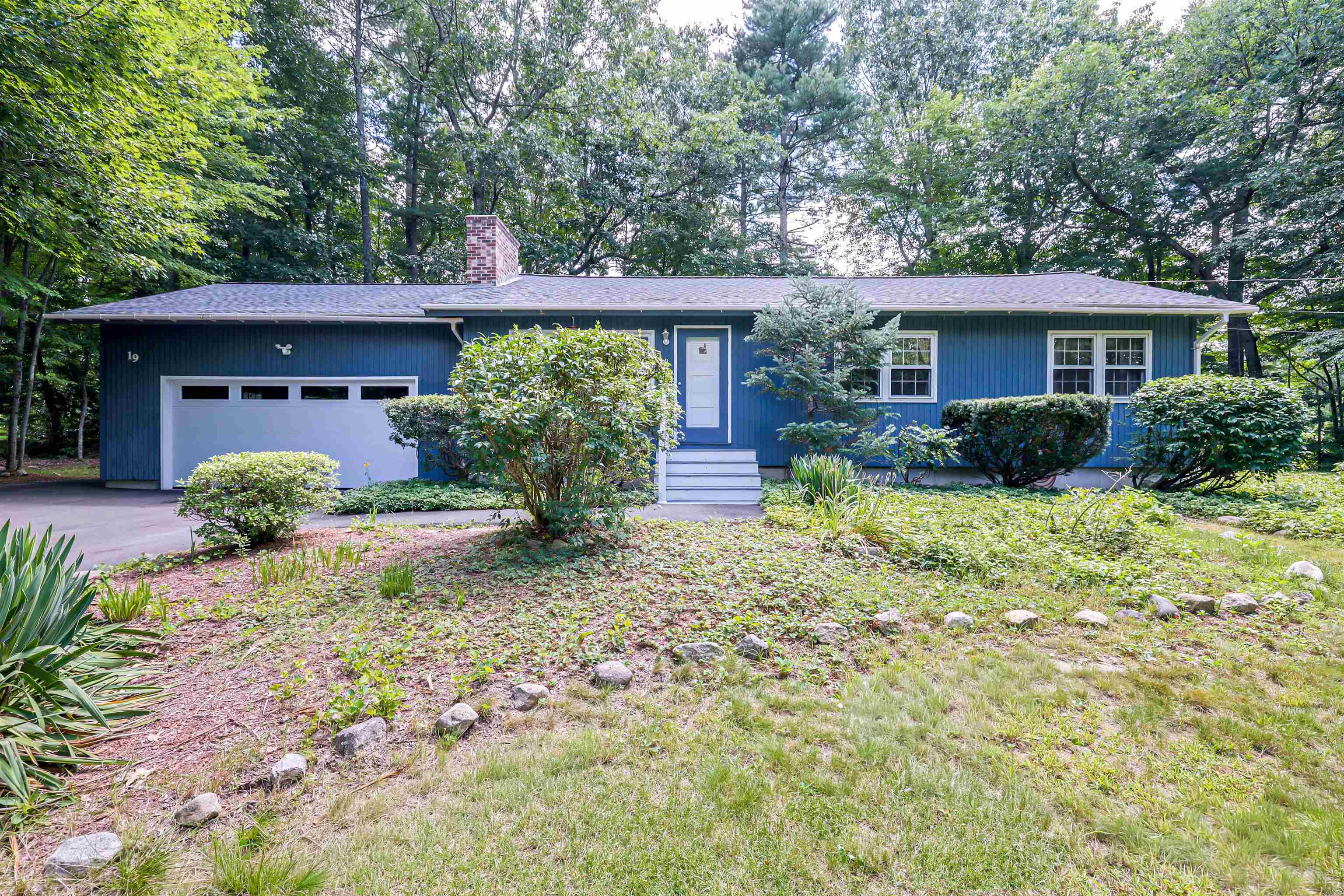 19 Comstock Drive Property Photo 1