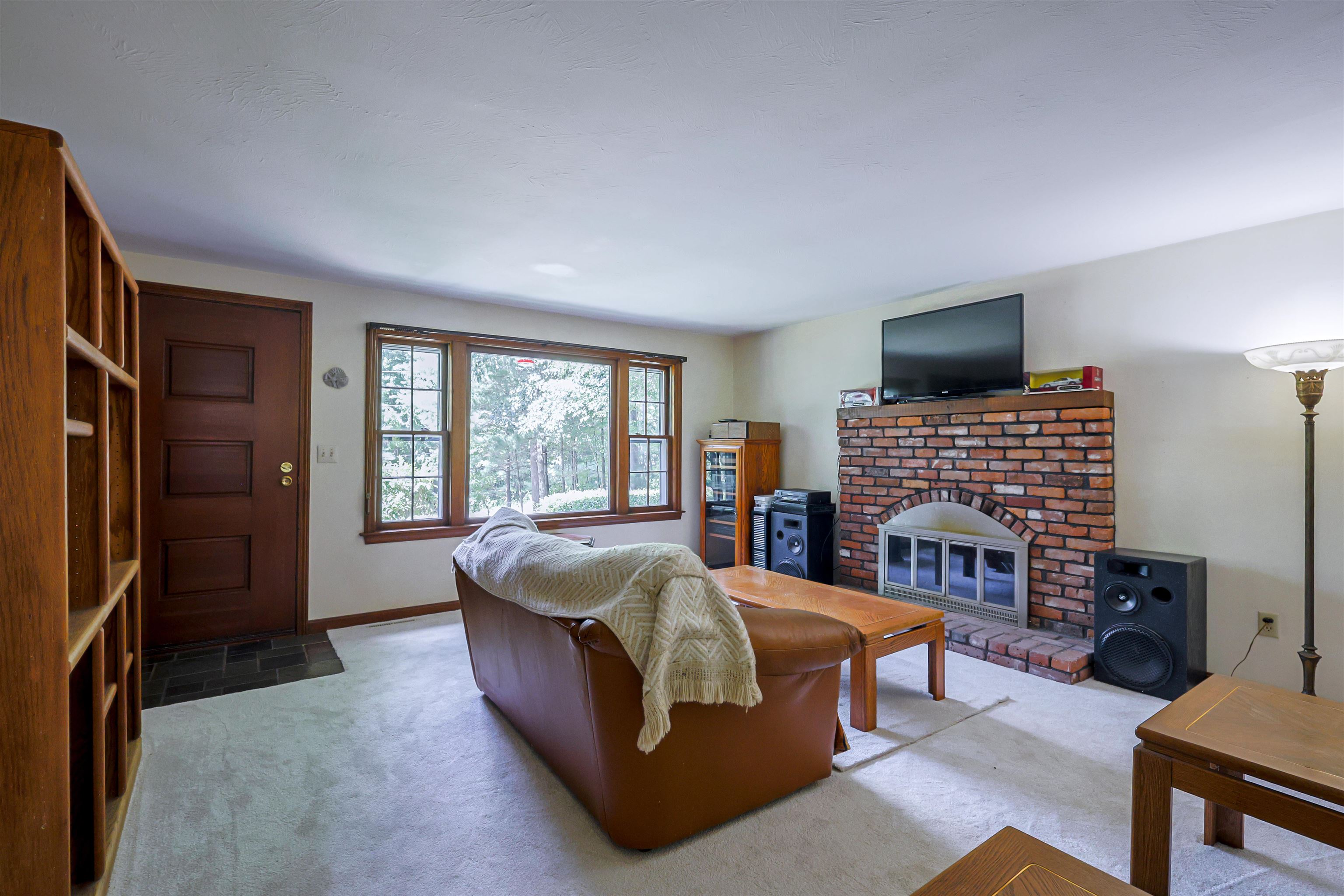 19 Comstock Drive Property Photo 3