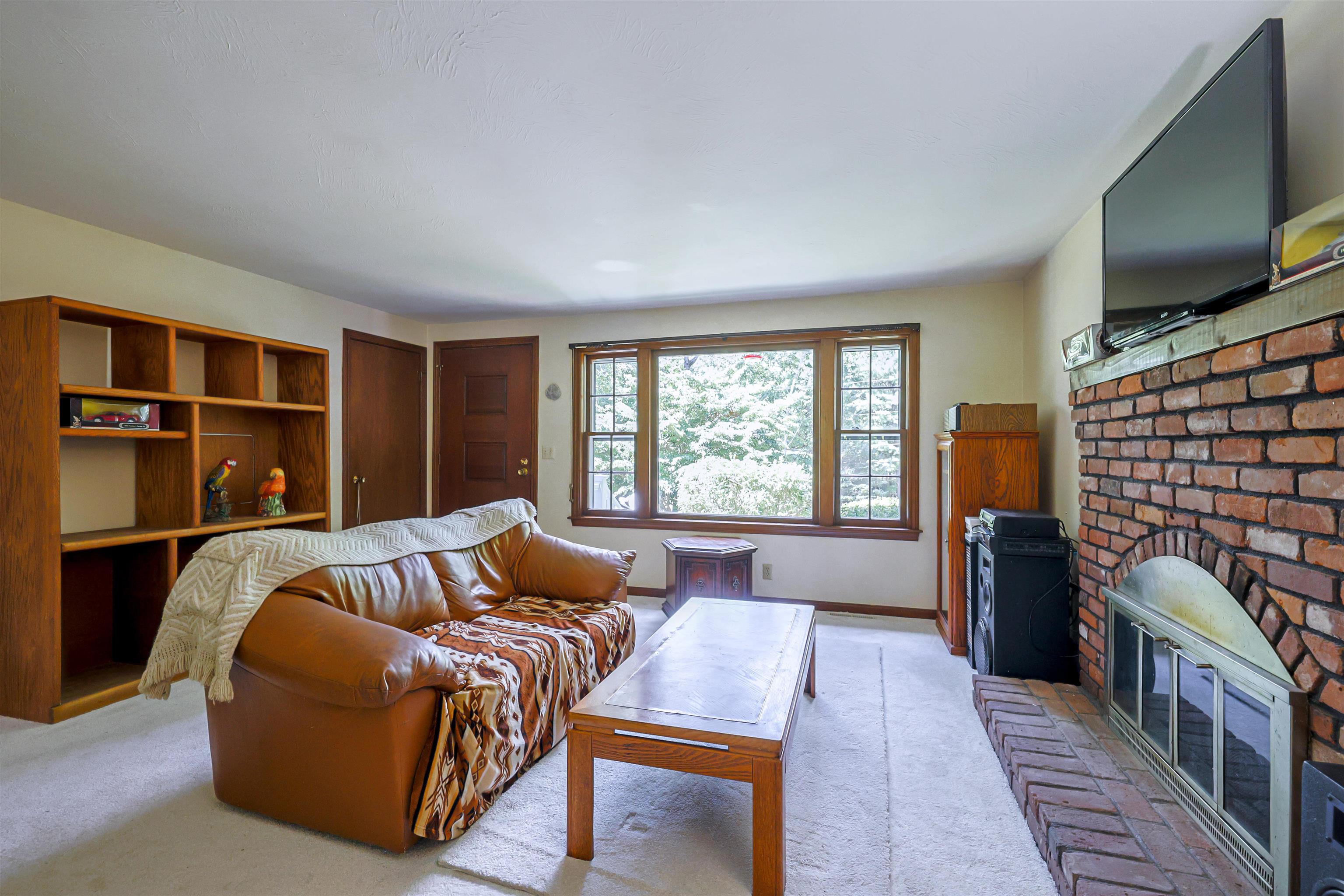 19 Comstock Drive Property Photo 4