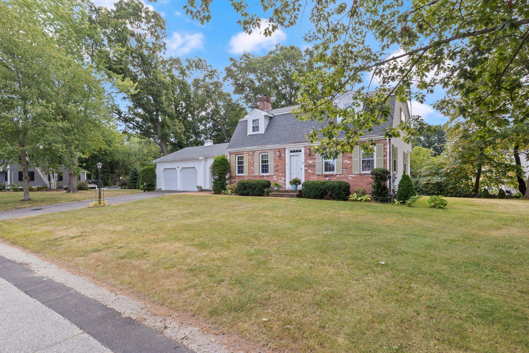 99 Presidential Circle Property Photo 2