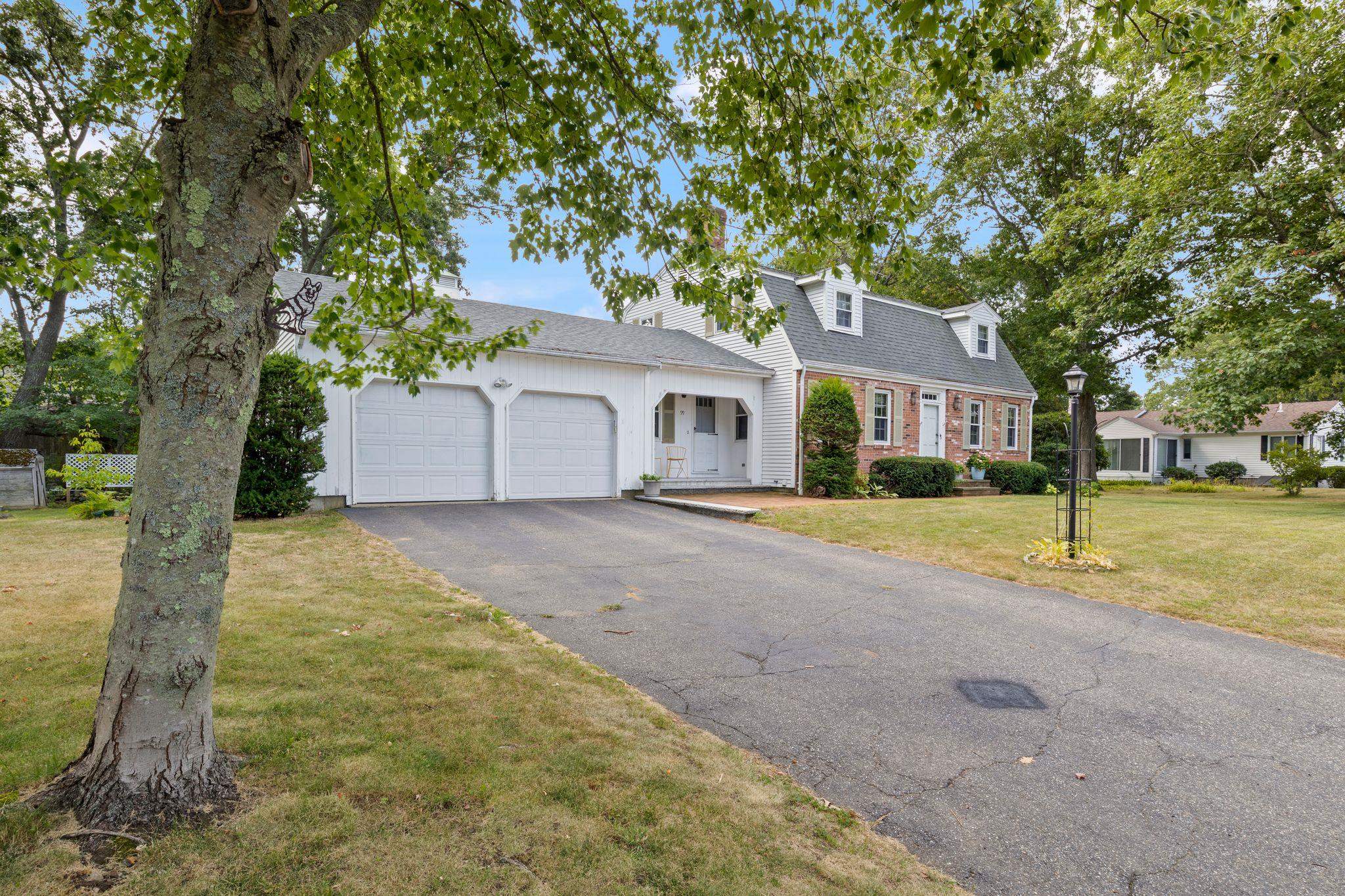 99 Presidential Circle Property Photo 3