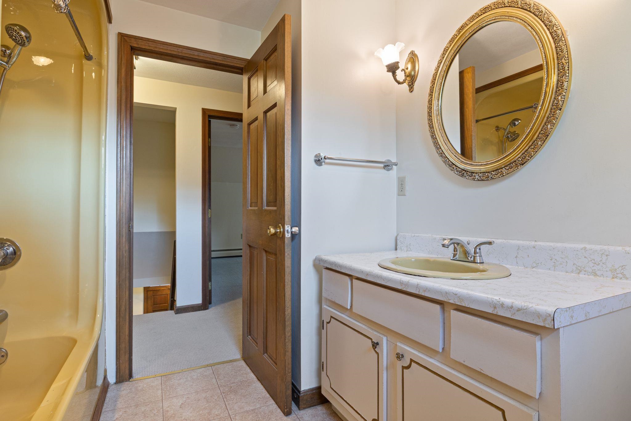 99 Presidential Circle Property Photo 32