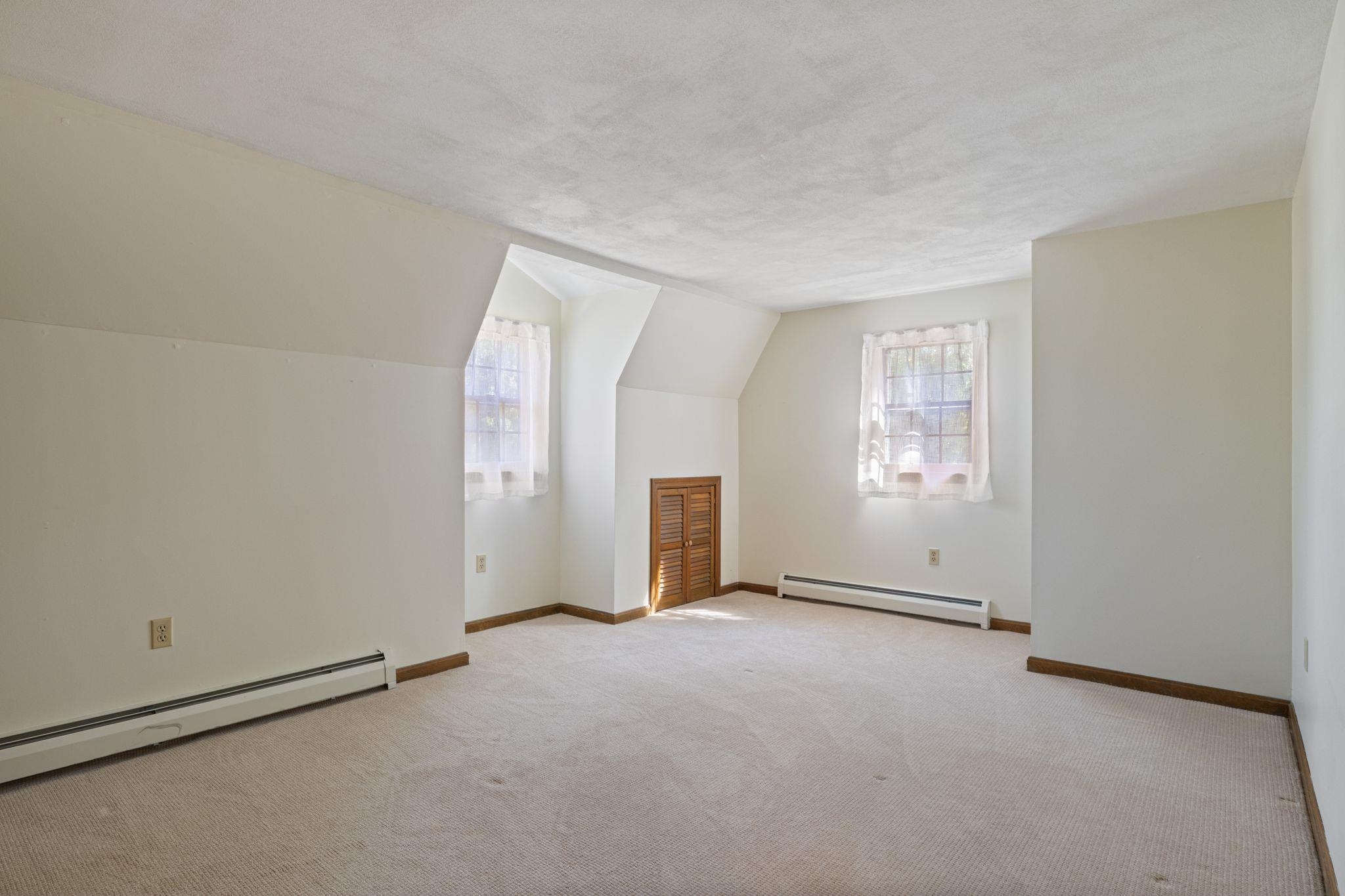 99 Presidential Circle Property Photo 35