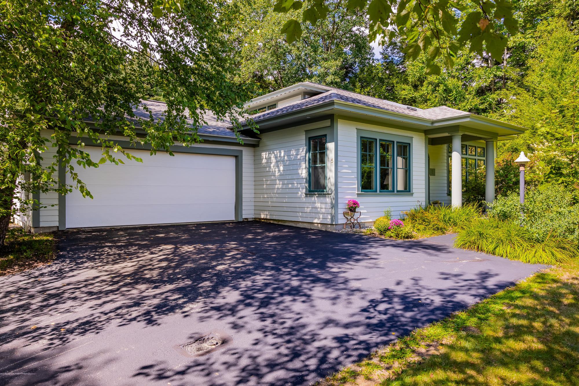5 Bacchus Circle Property Photo 1