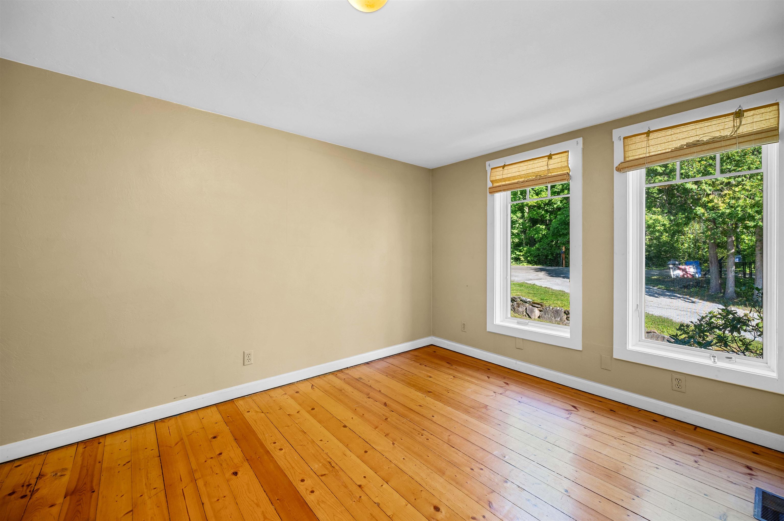 748 Chapin Road Property Photo 23