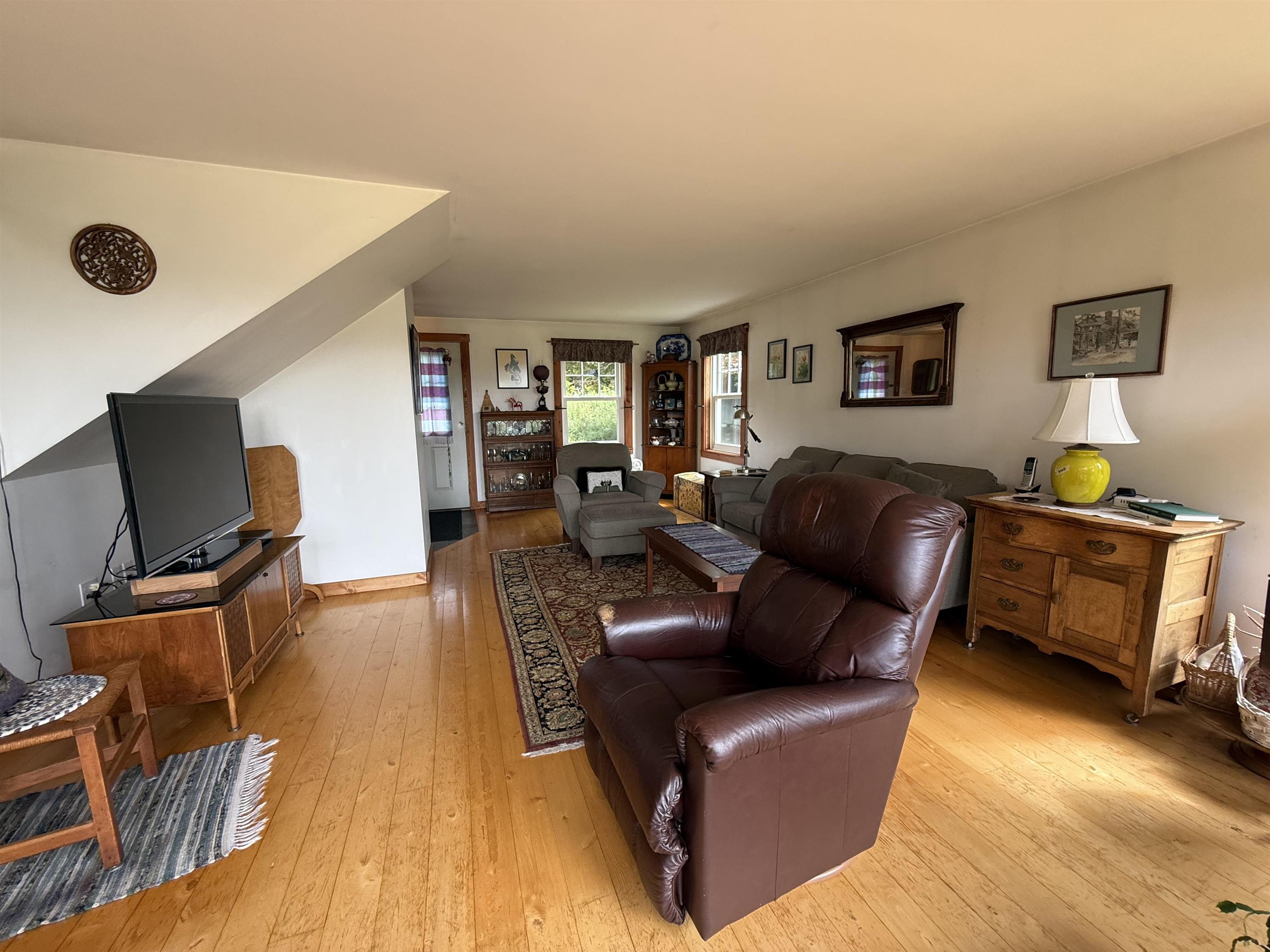 2817 Braintree Hill Road Property Photo 8