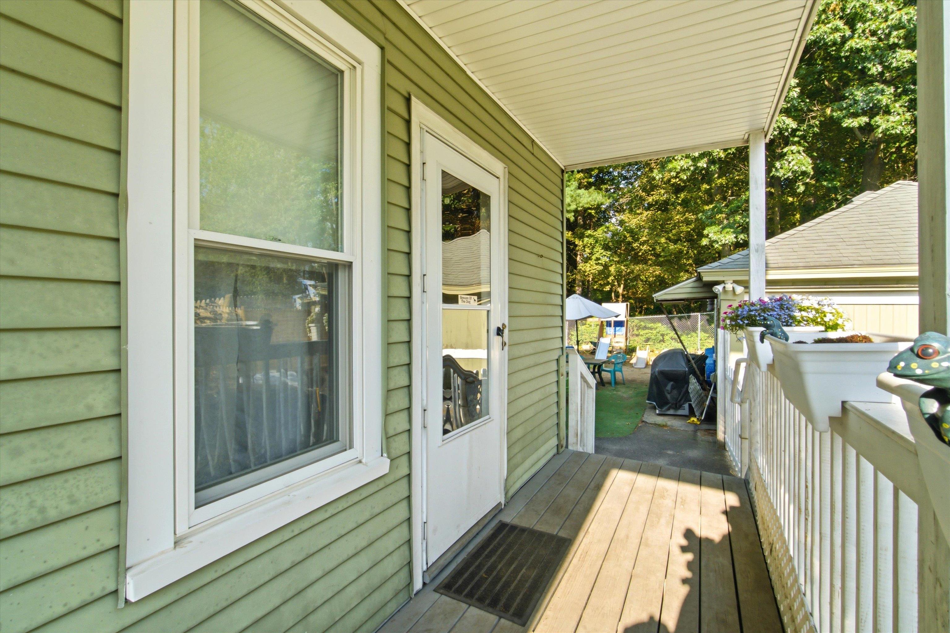 735 Belmont Street Property Photo 4