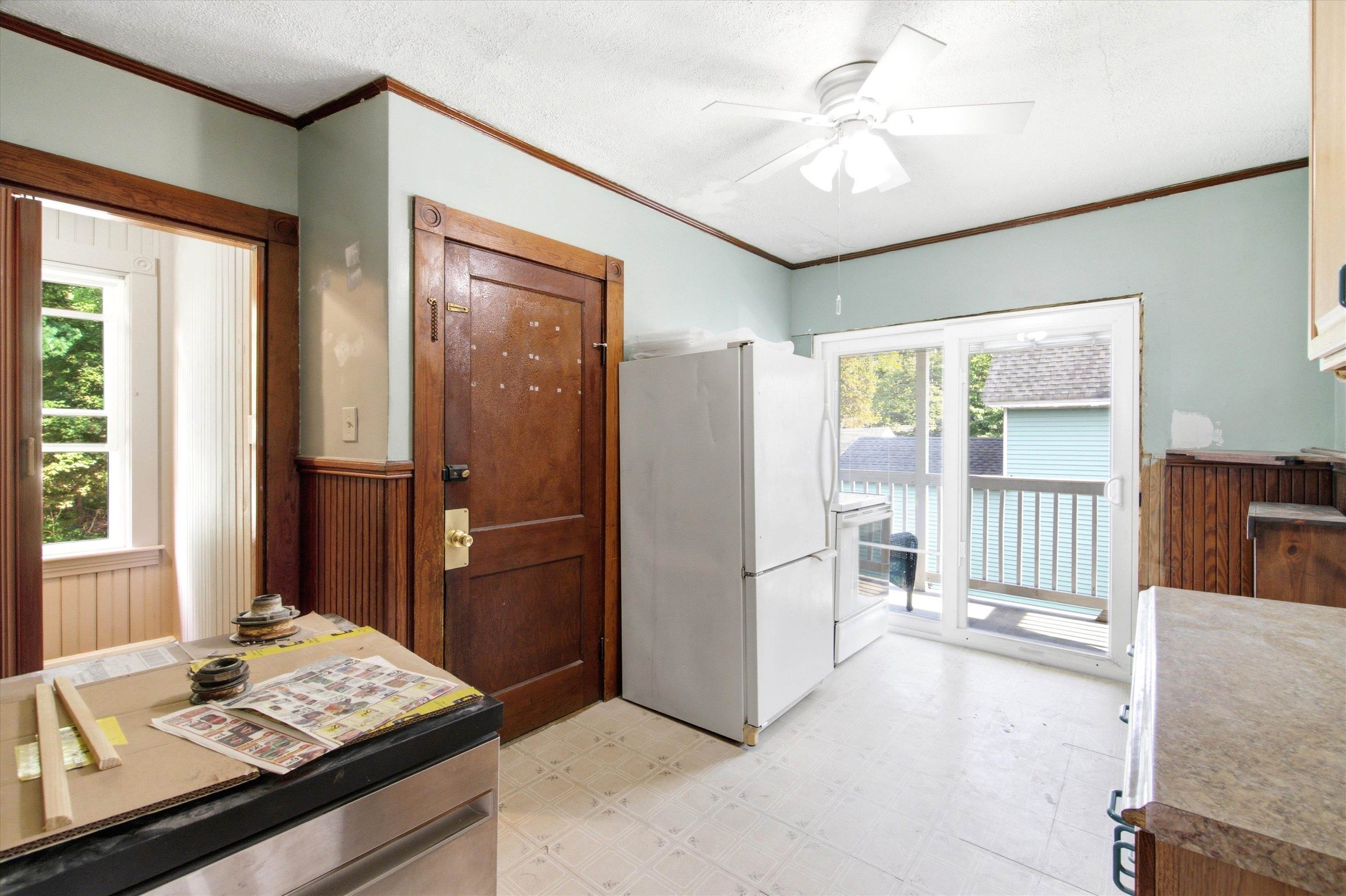 735 Belmont Street Property Photo 28