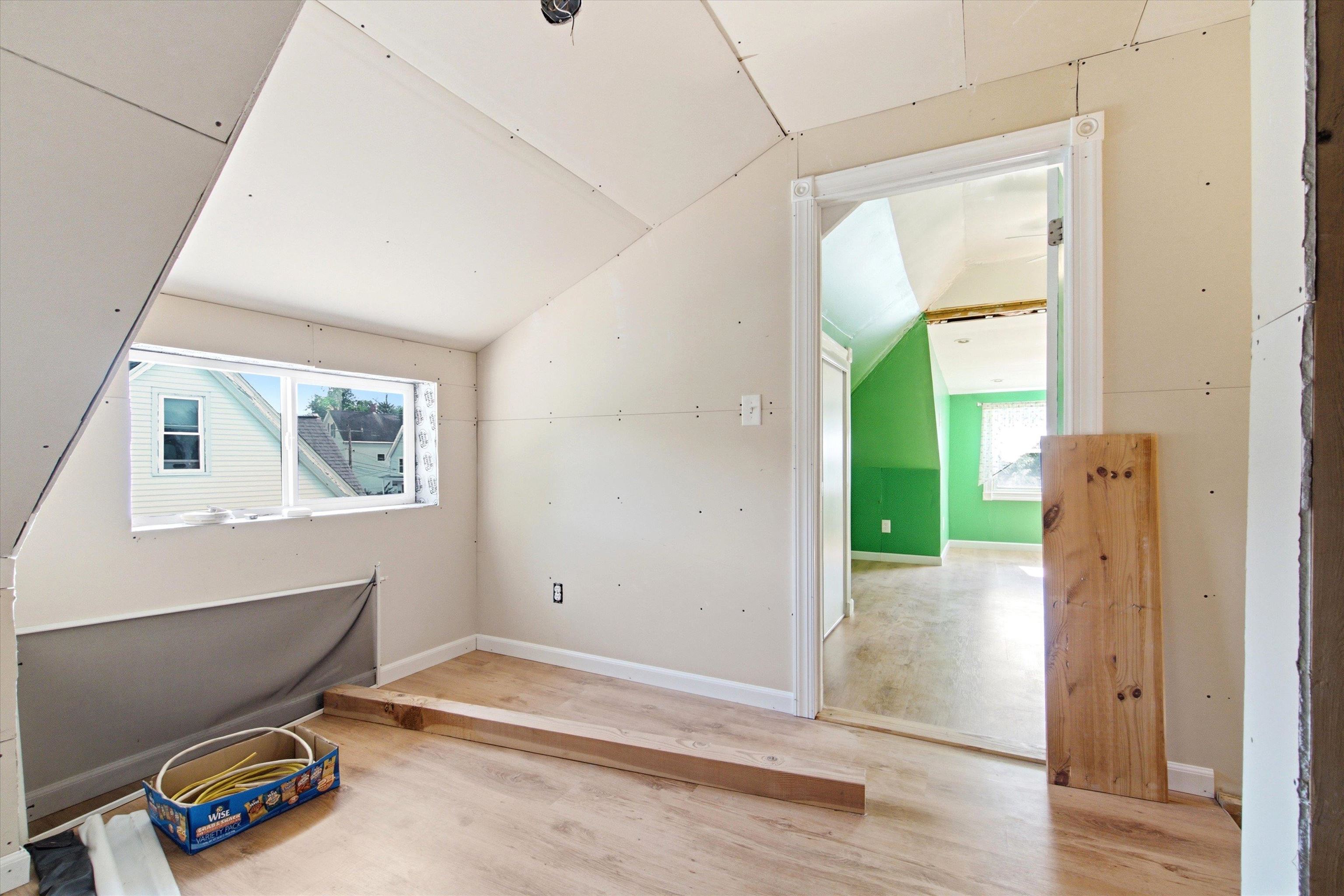 735 Belmont Street Property Photo 42