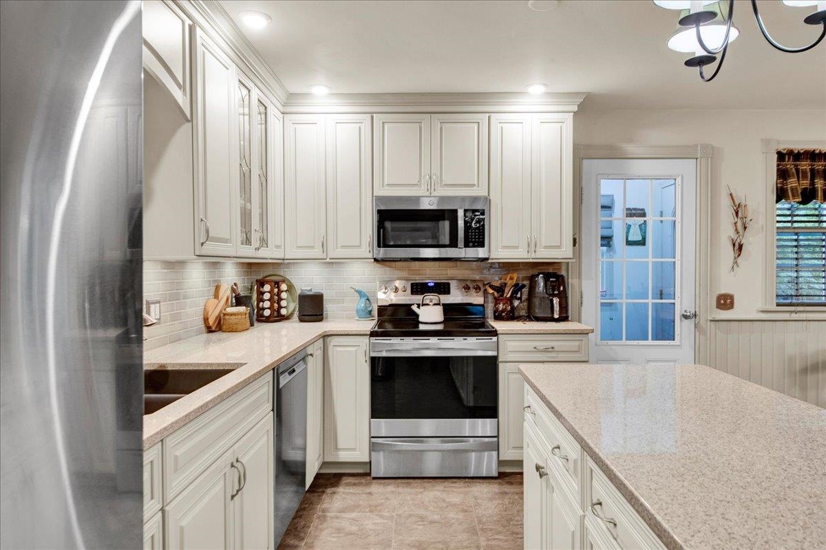 19 Brown Avenue Property Photo 8