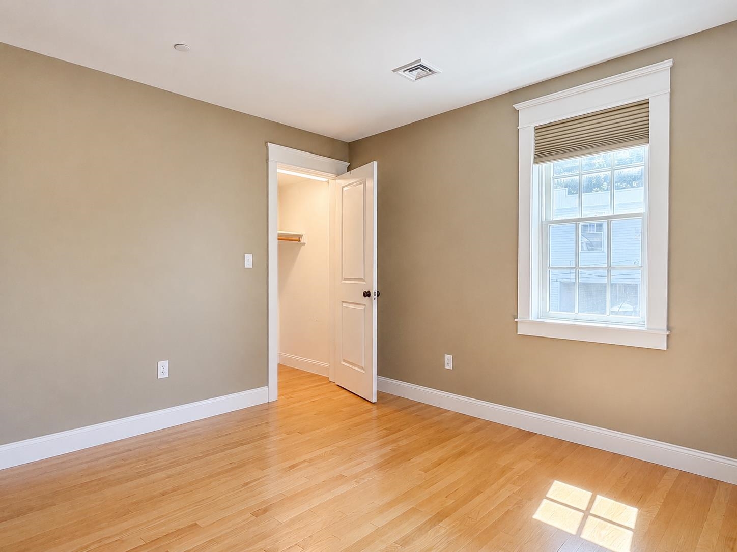 198 Islington Street Property Photo 14