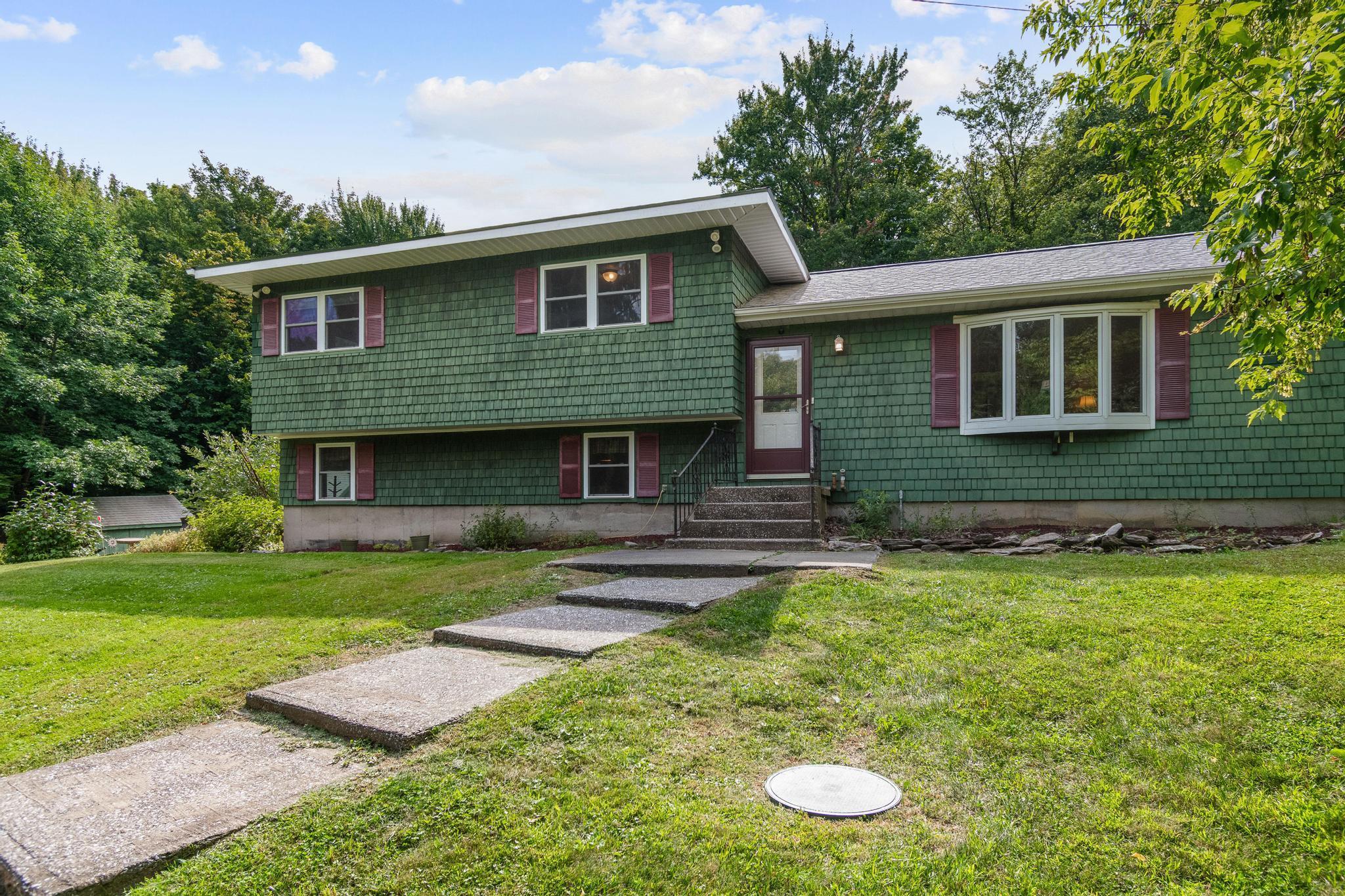 1402 French Hill Road Property Photo 1