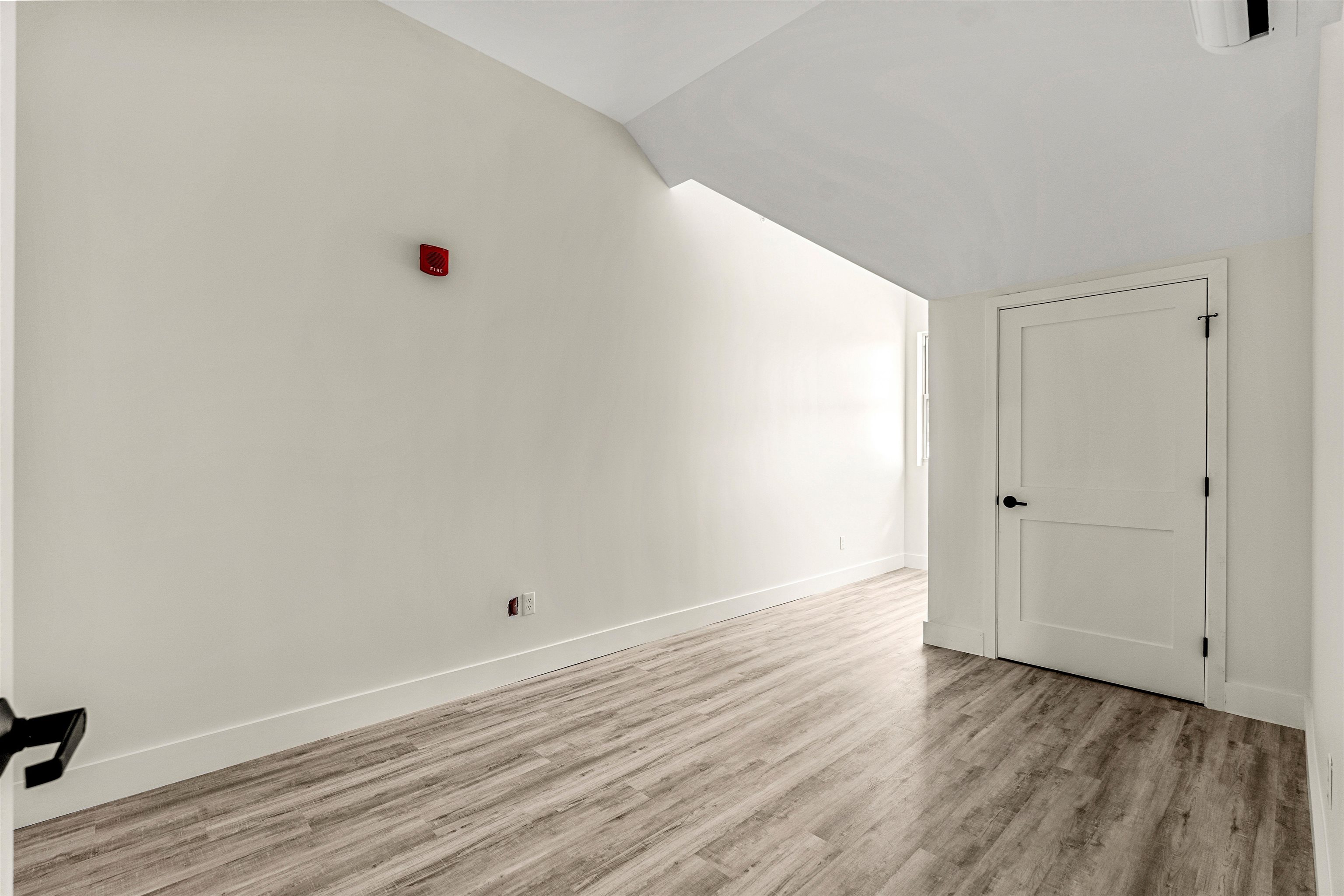 85 Water Street Property Photo 13