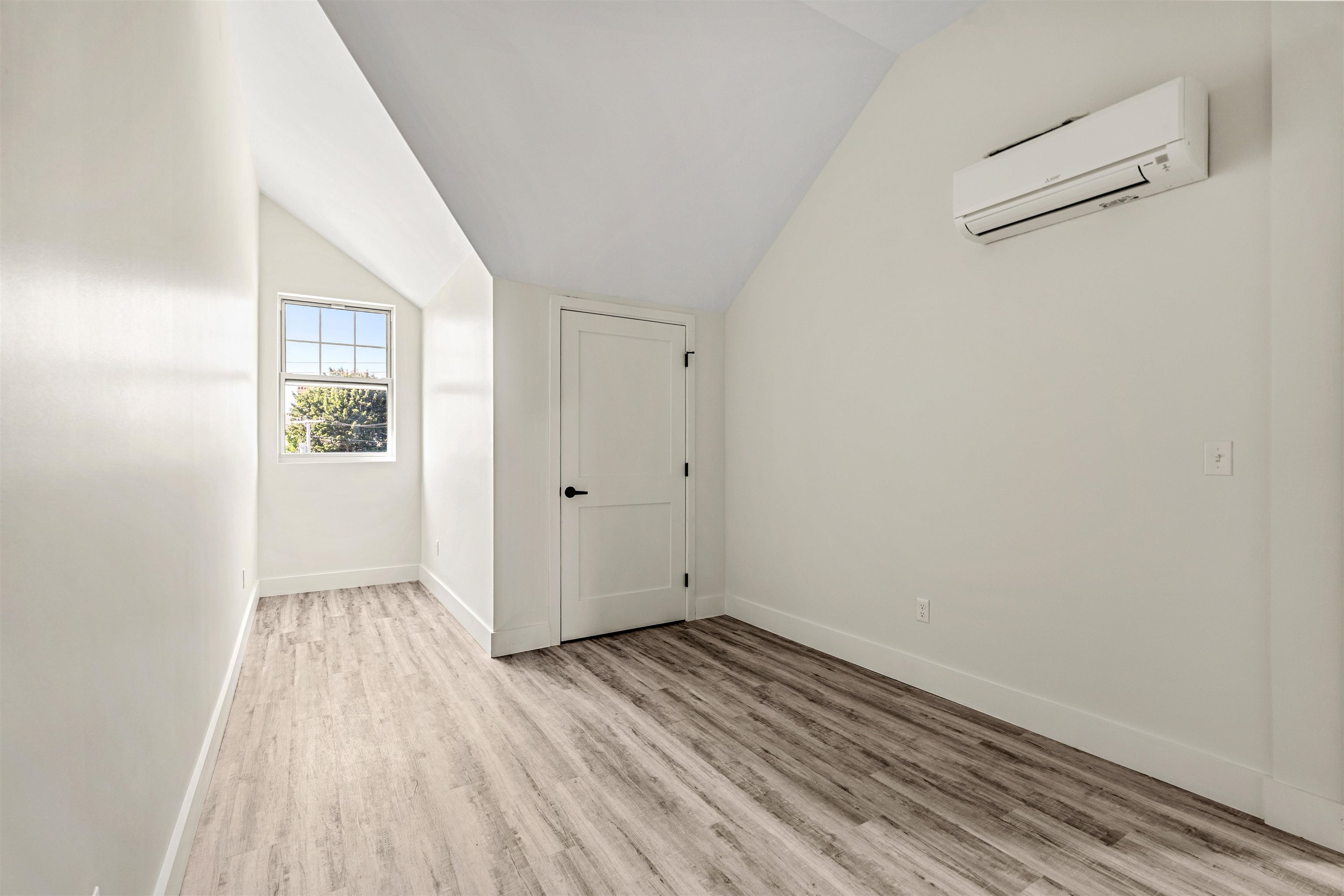 85 Water Street Property Photo 14