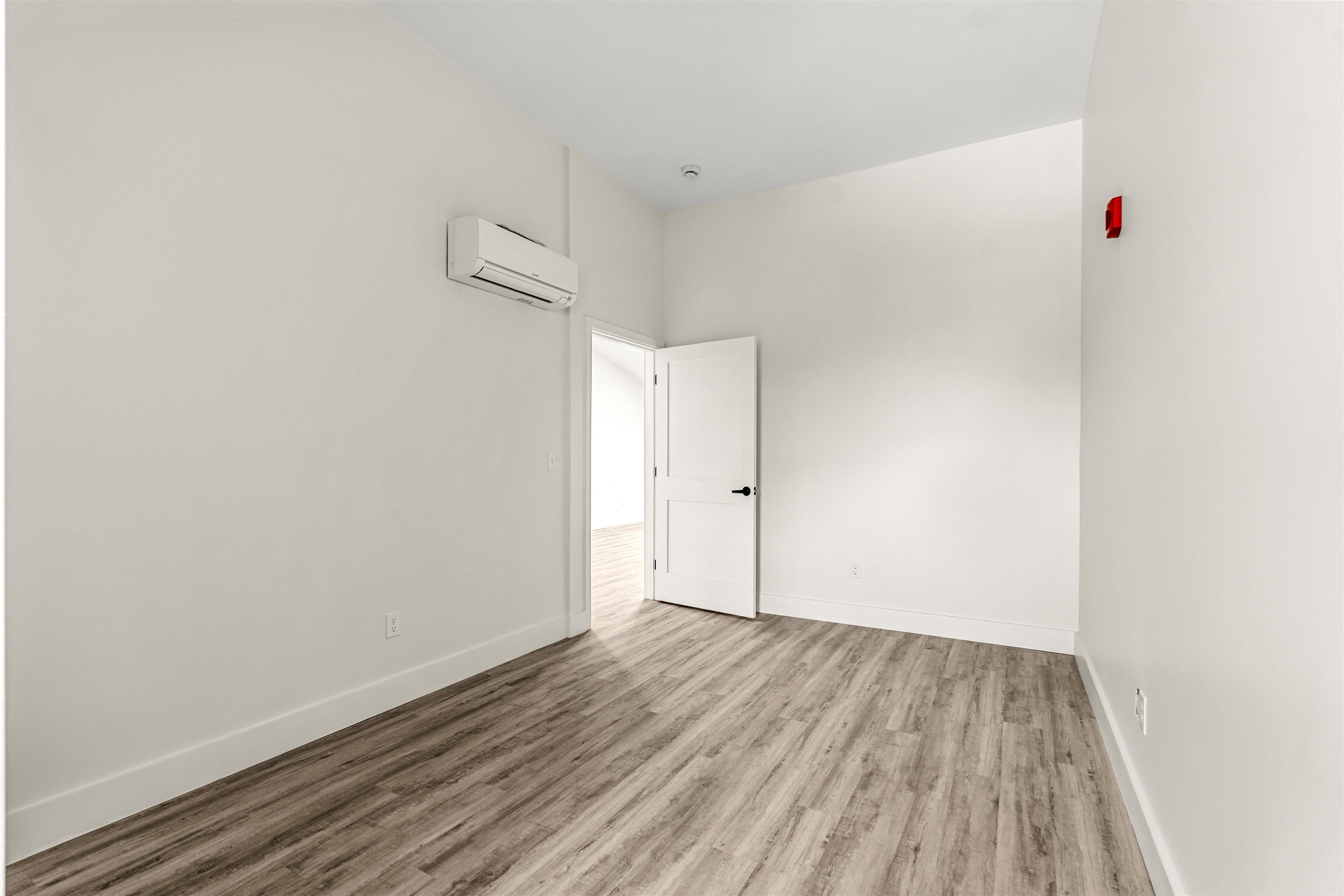 85 Water Street Property Photo 15