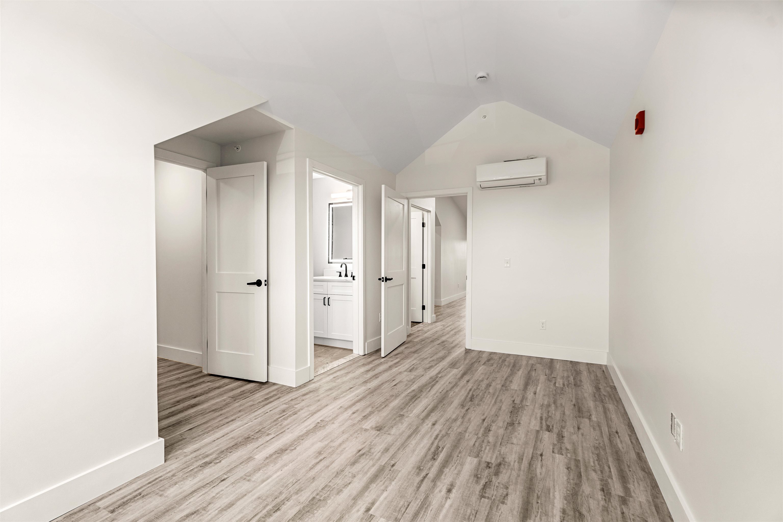 85 Water Street Property Photo 17