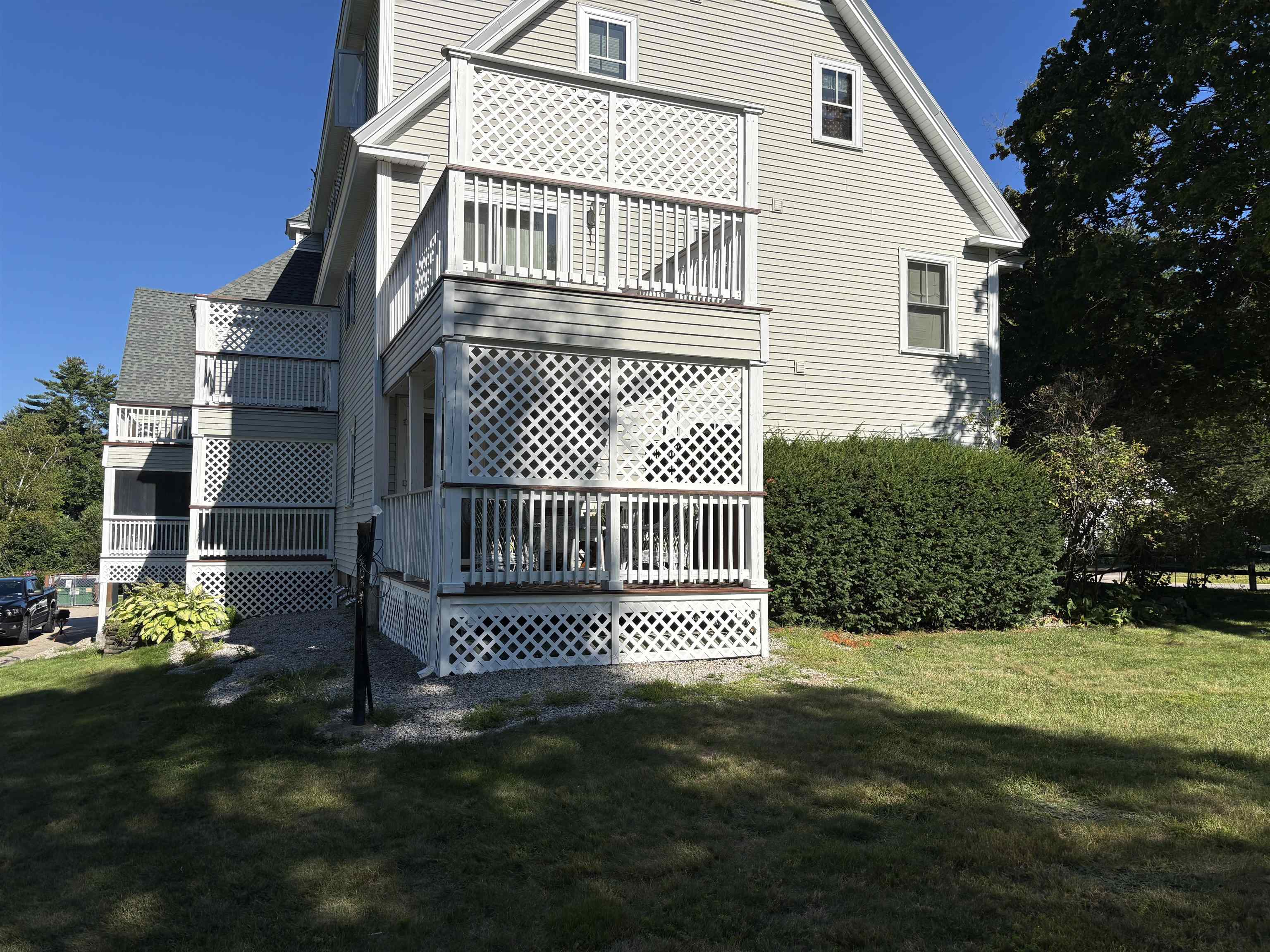 196 East Main Street Property Photo 5