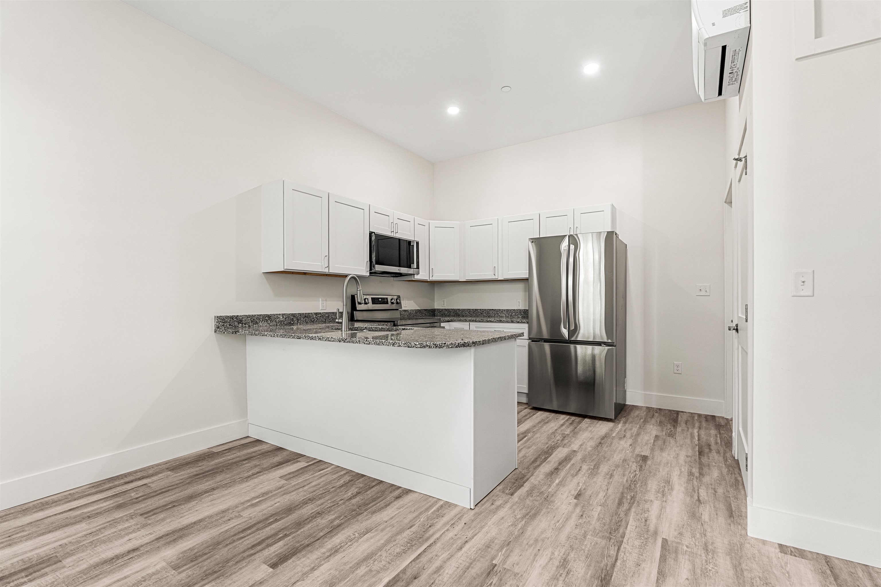 85 Water Street Property Photo 11