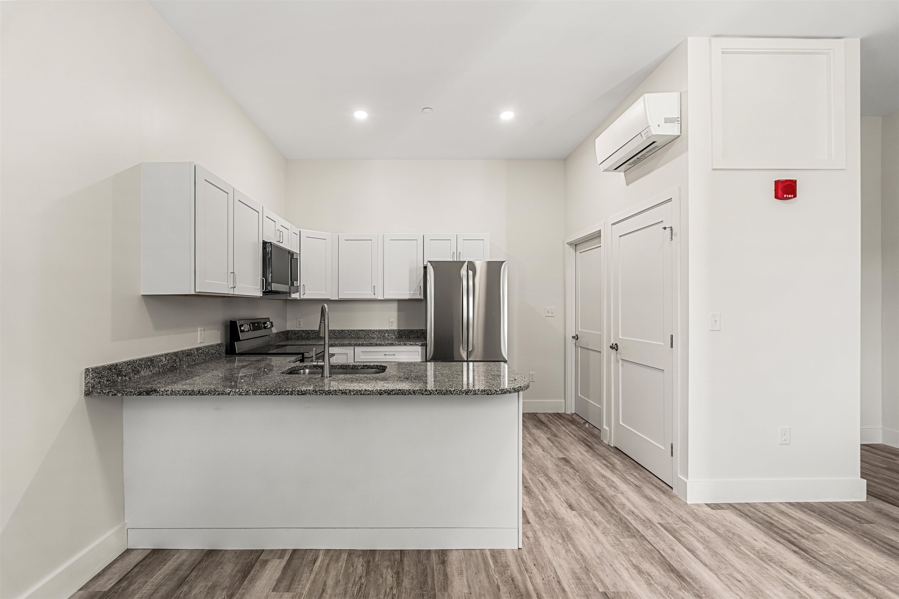 85 Water Street Property Photo 12