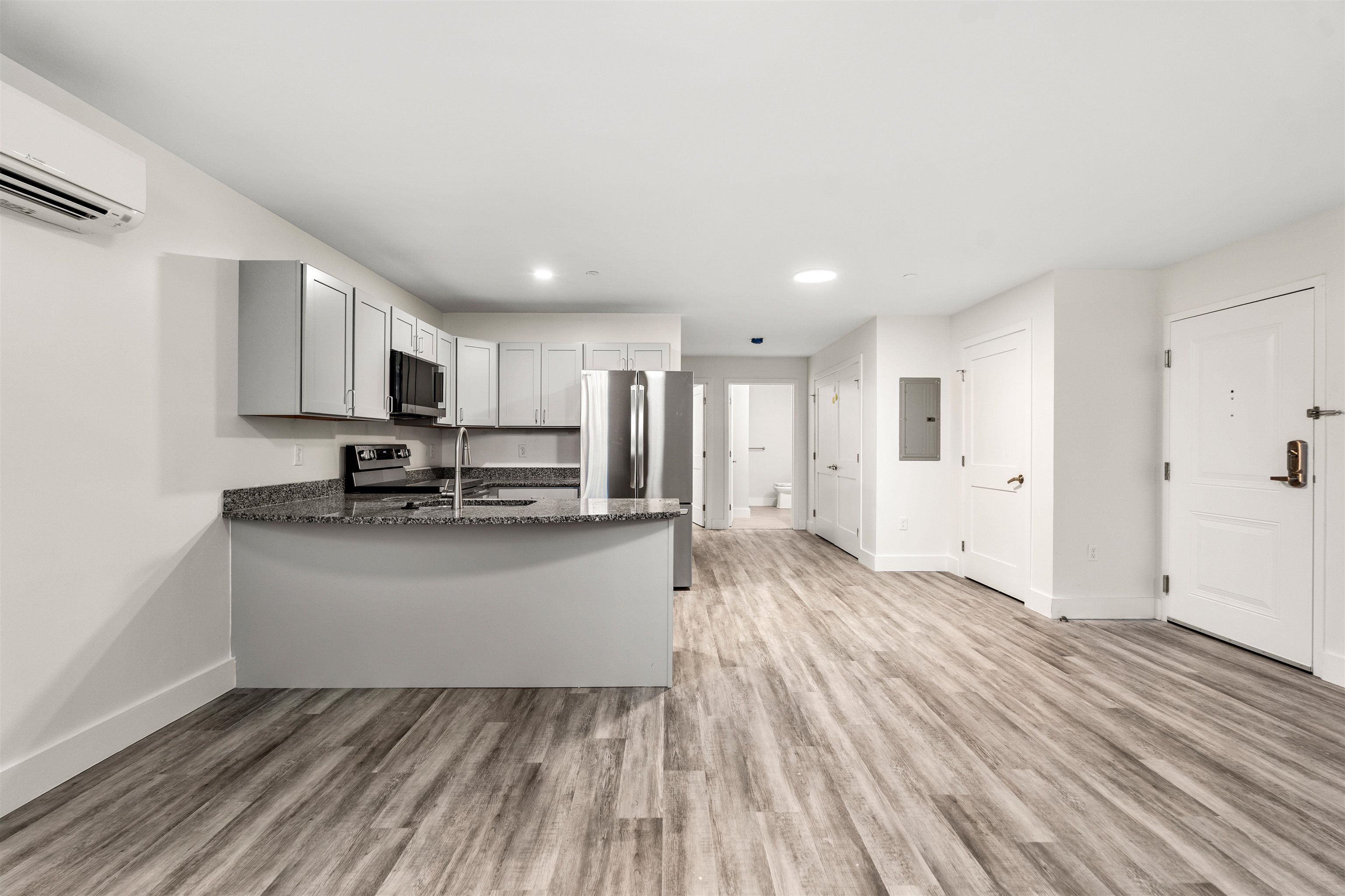 85 Water Street Property Photo 13