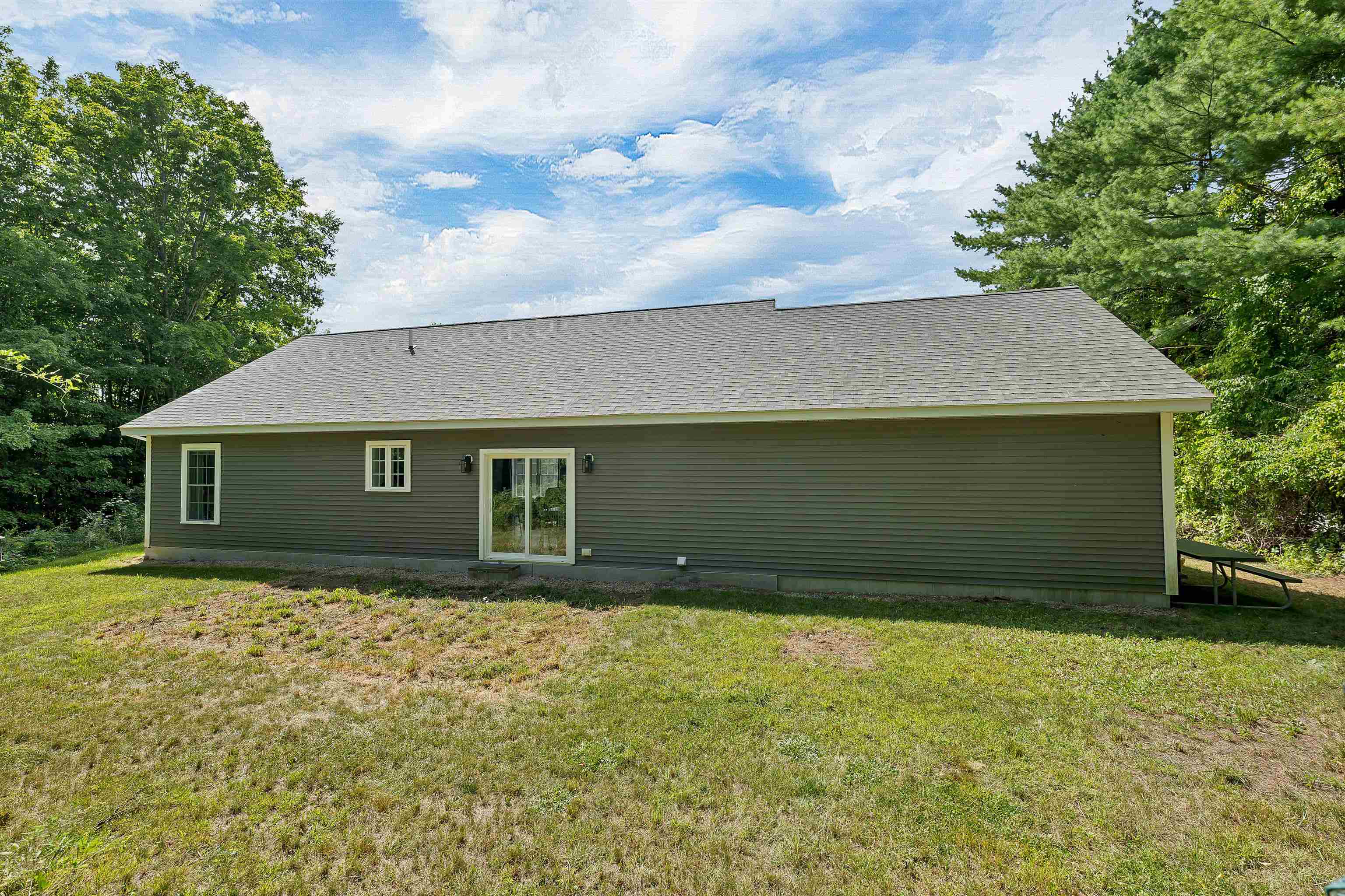 562 Pickering Road Property Photo 2