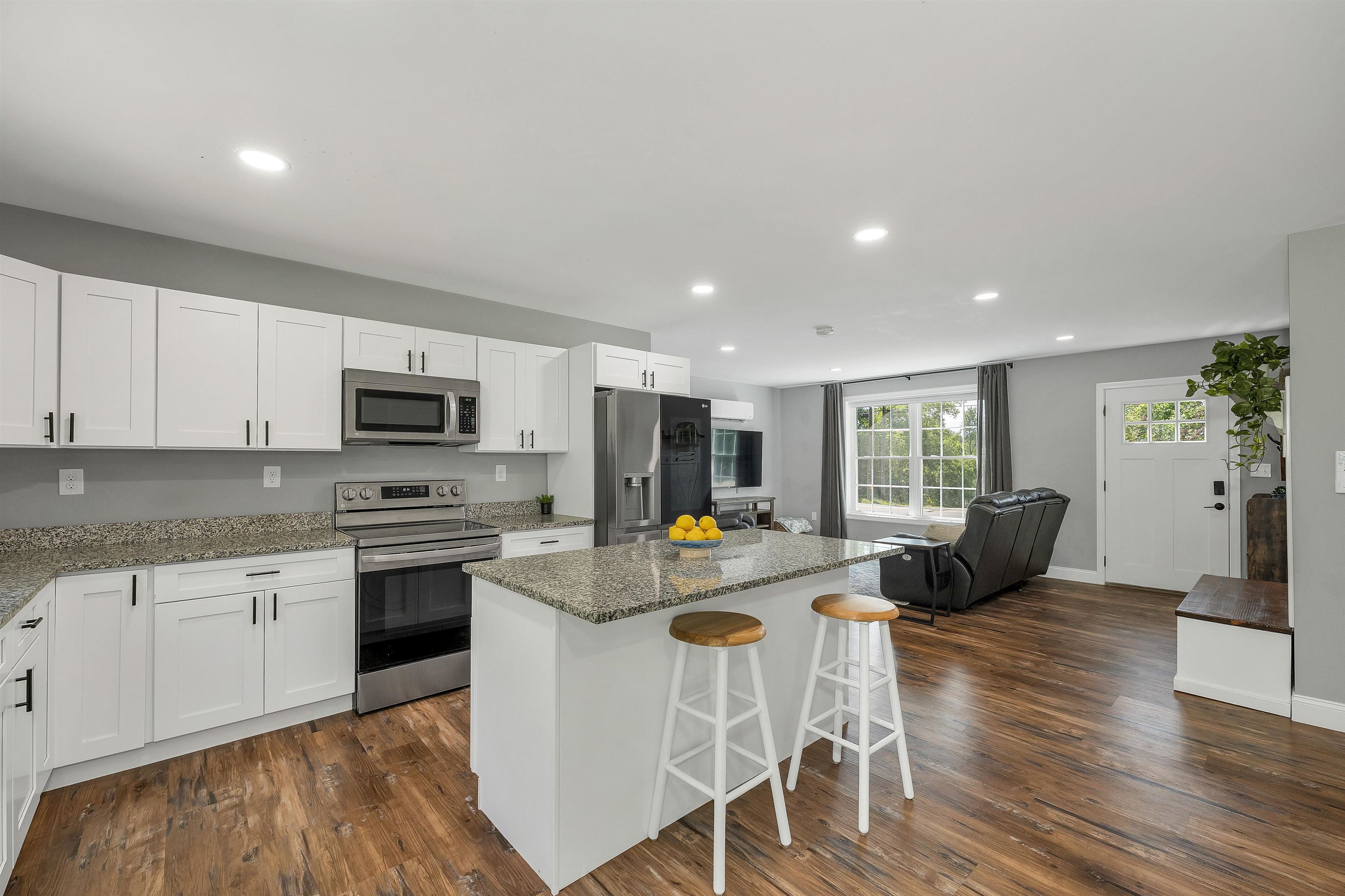562 Pickering Road Property Photo 3