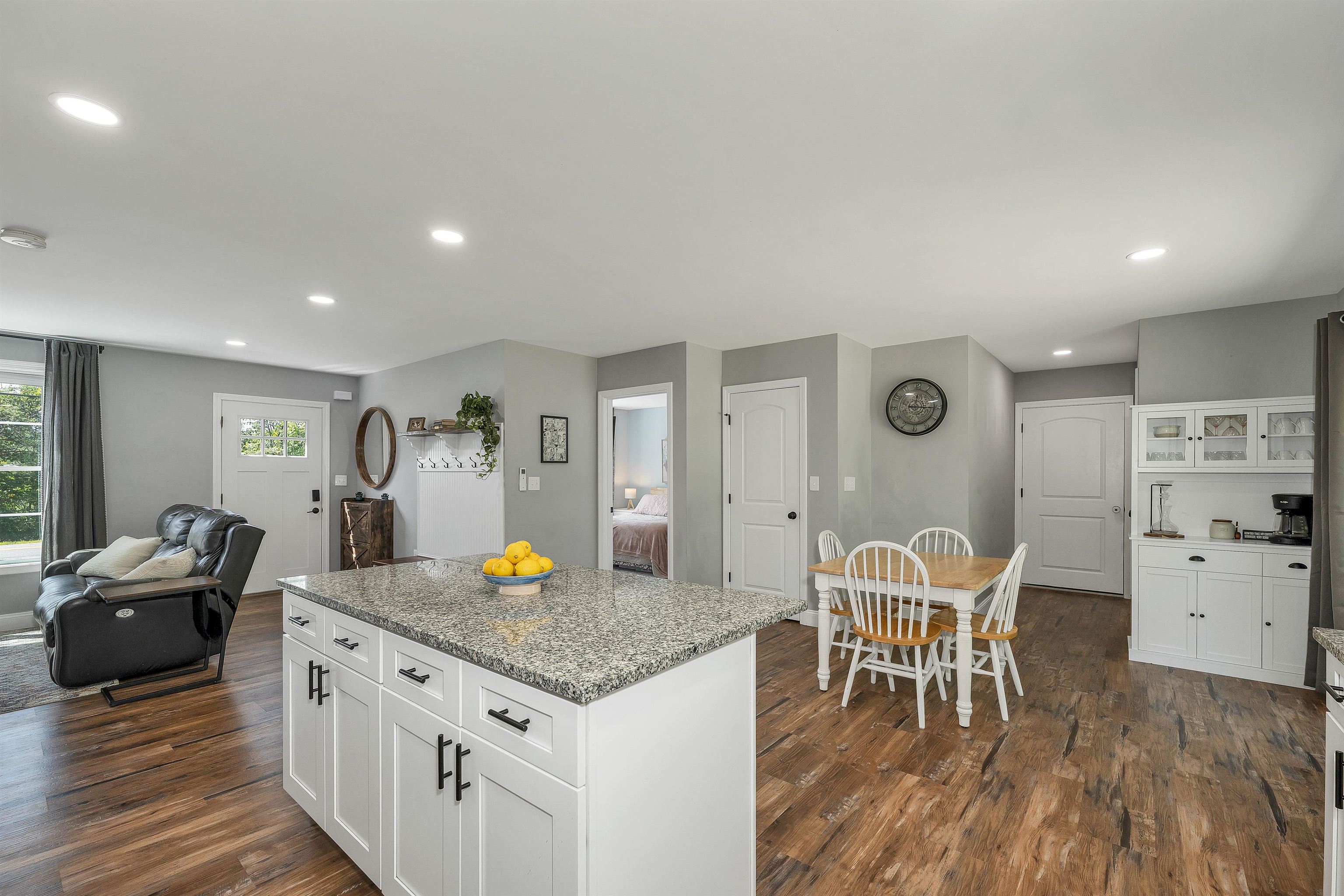 562 Pickering Road Property Photo 4