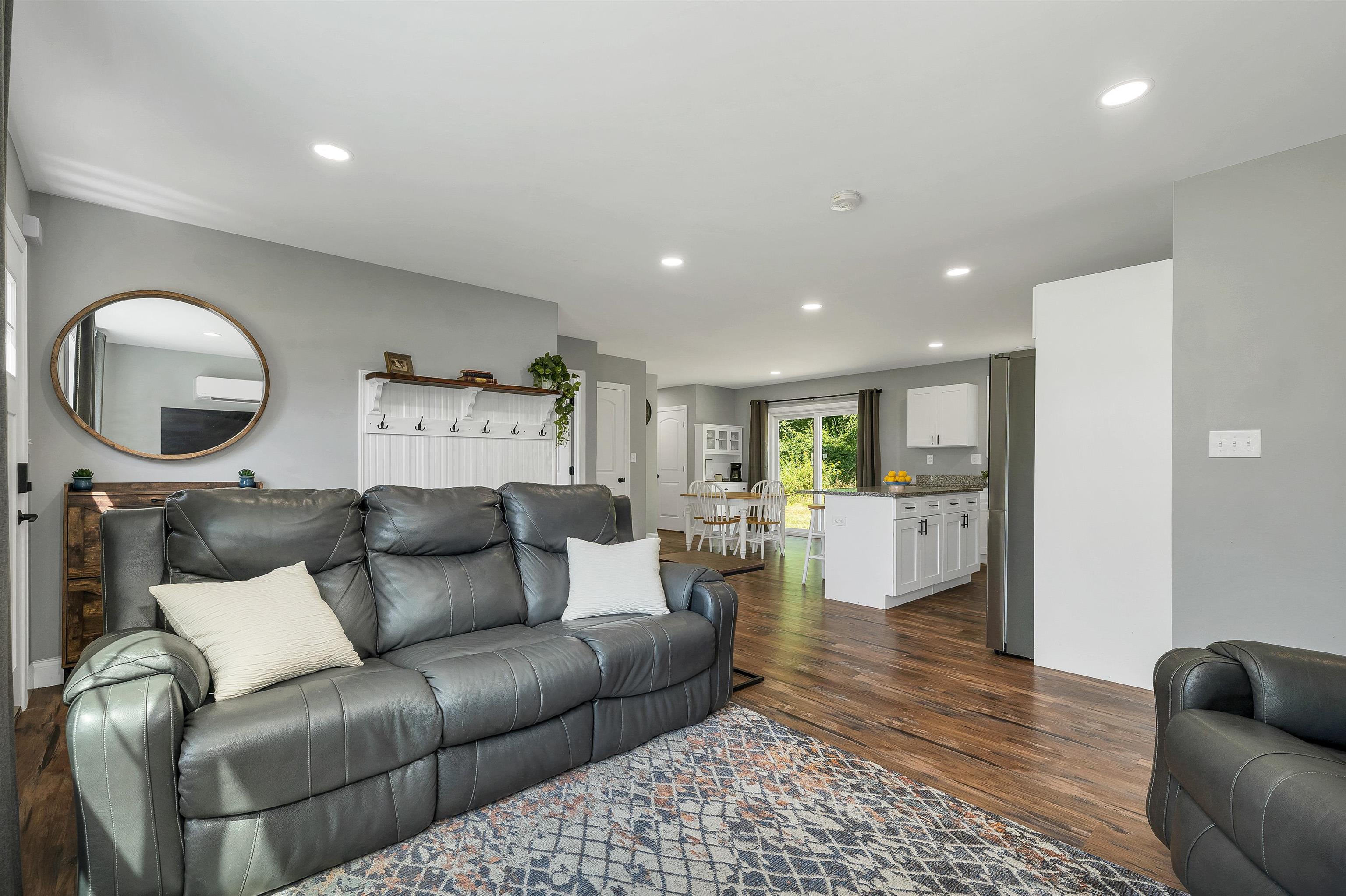 562 Pickering Road Property Photo 8