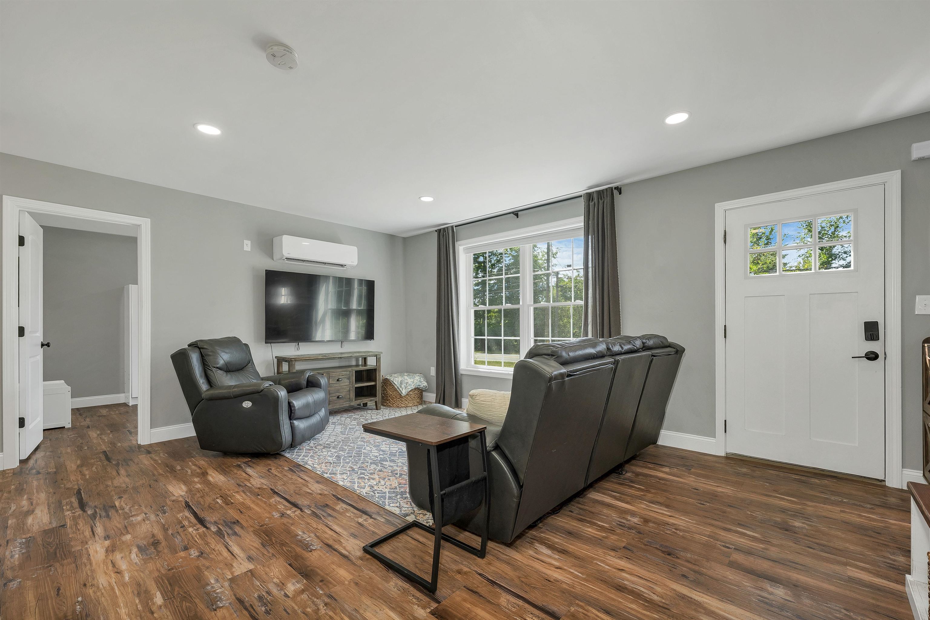 562 Pickering Road Property Photo 10