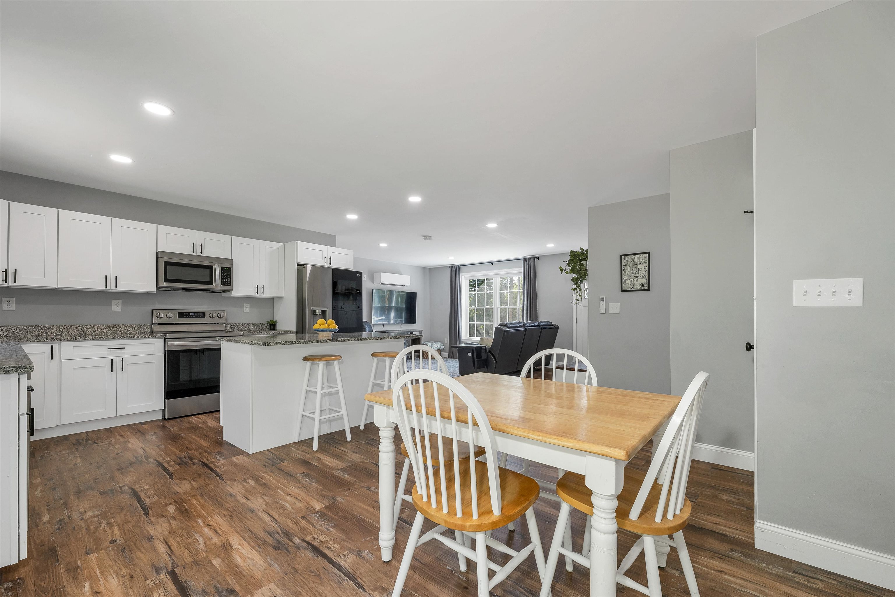 562 Pickering Road Property Photo 13