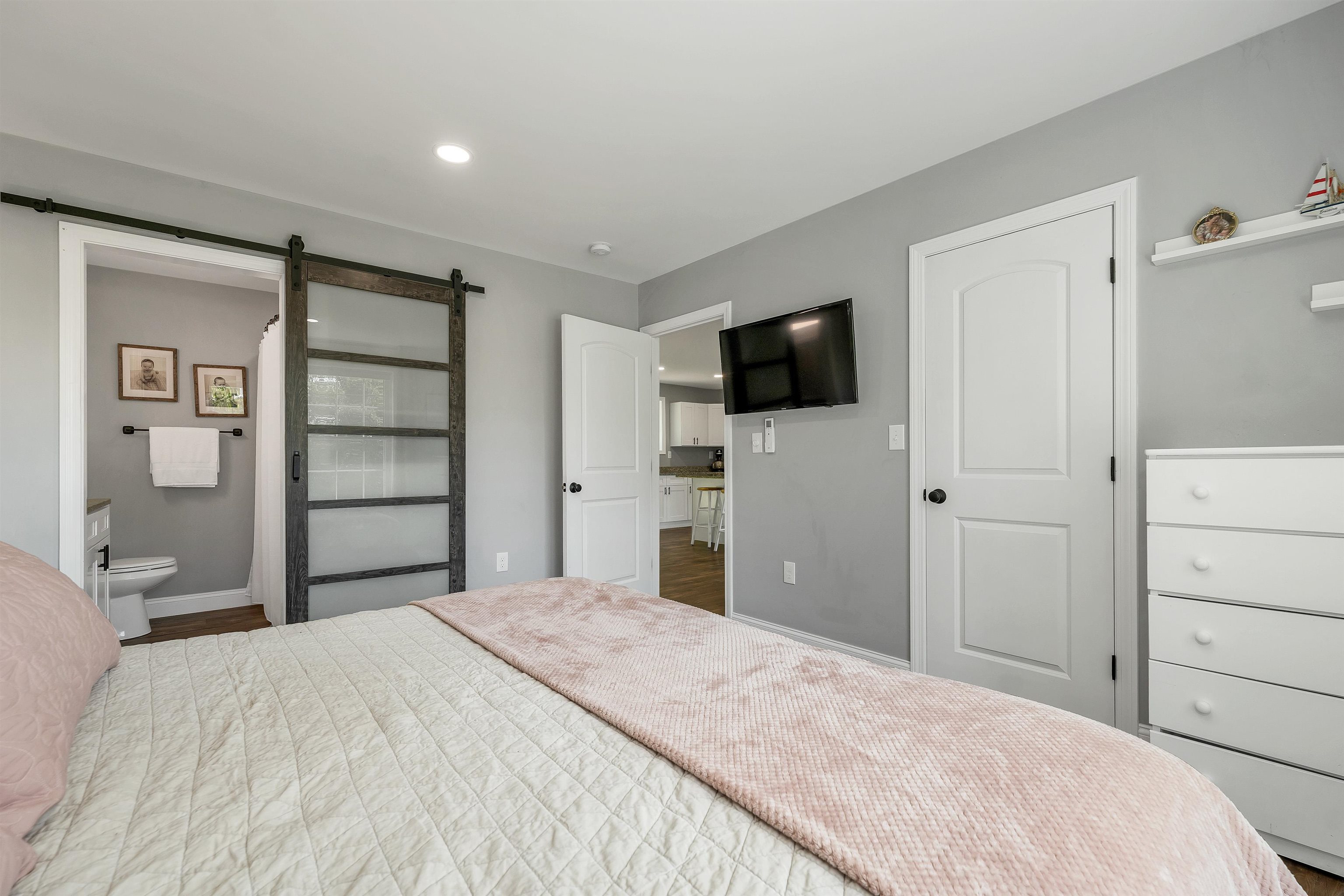 562 Pickering Road Property Photo 19