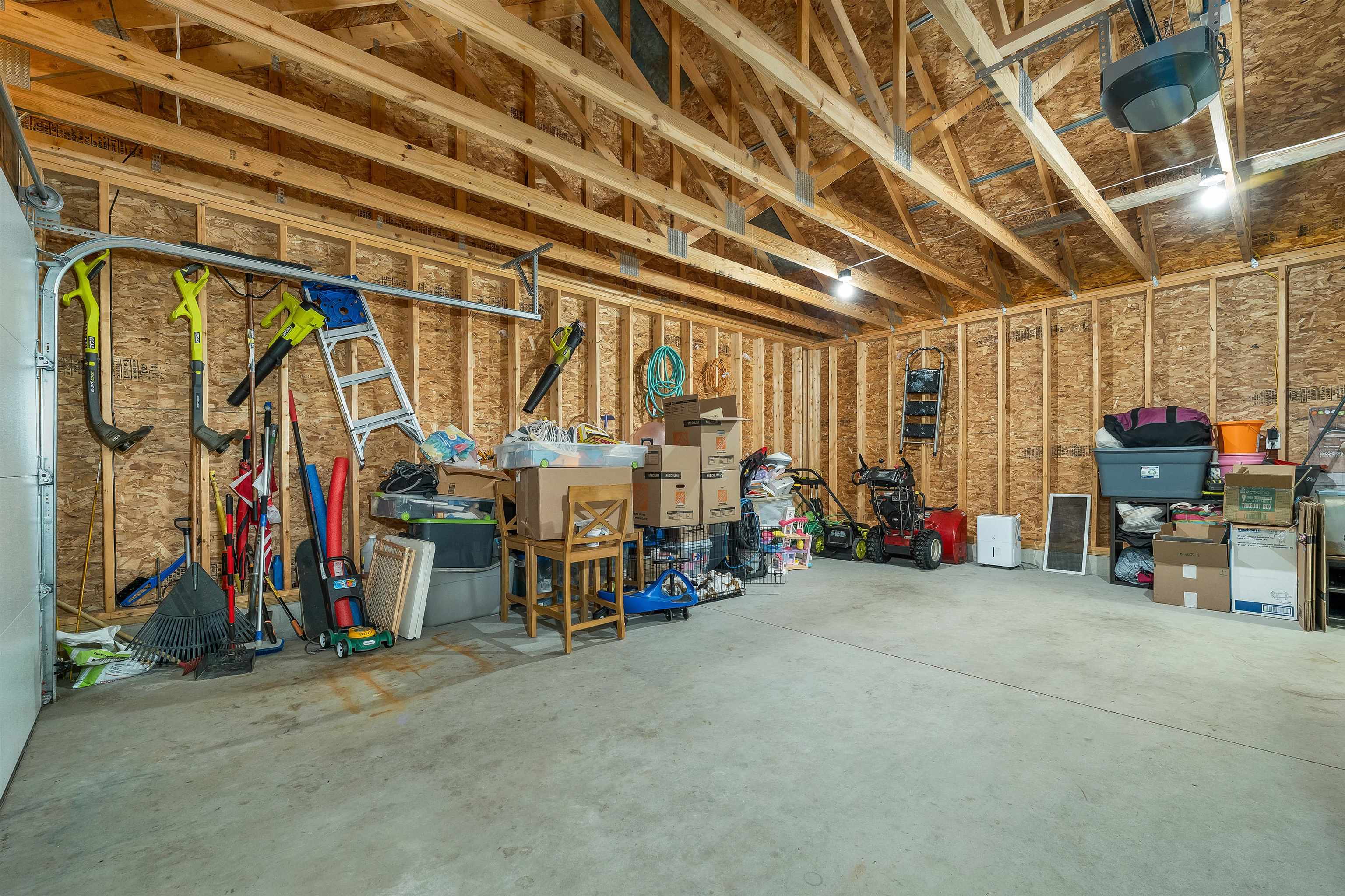 562 Pickering Road Property Photo 37