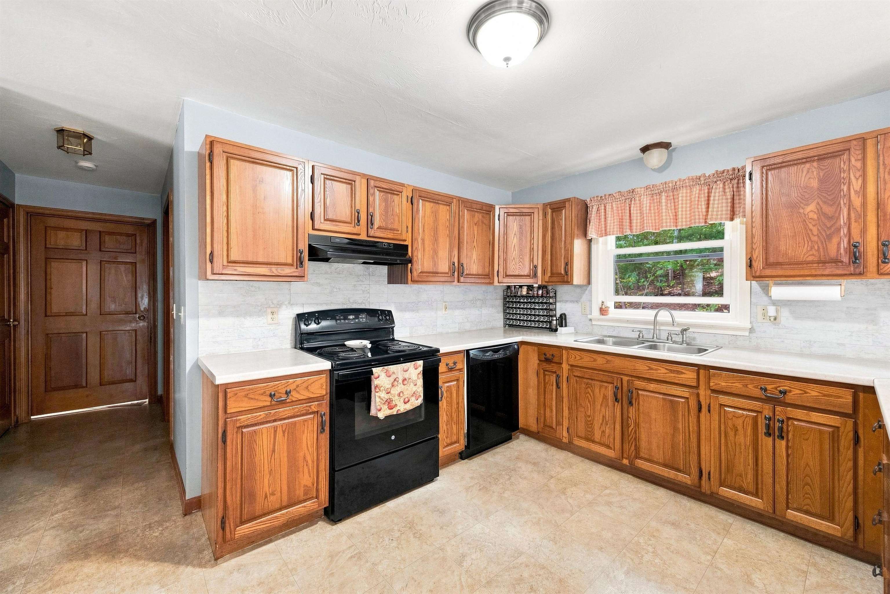 8 Hollow Road Property Photo 9
