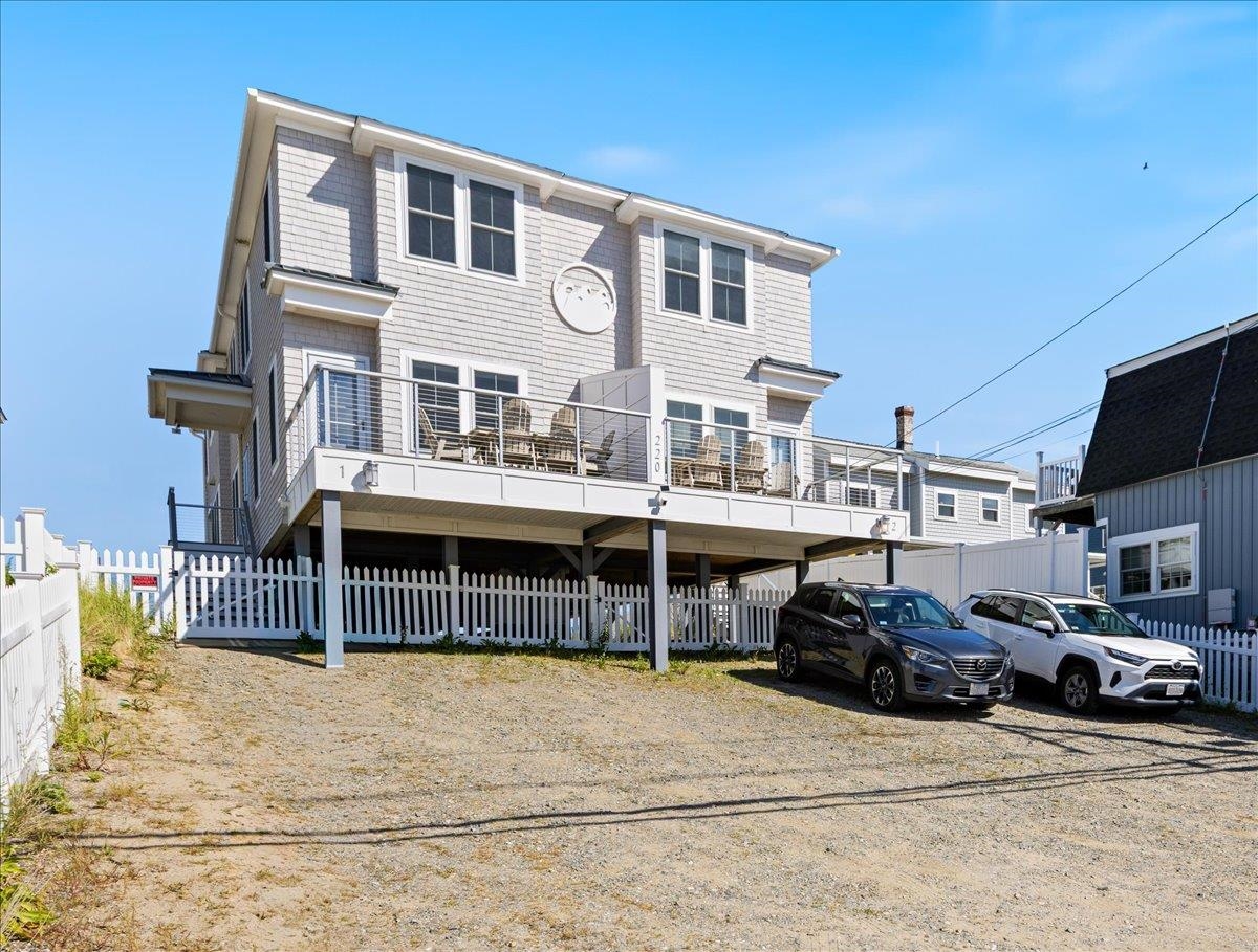 220 North End Boulevard Property Photo 1
