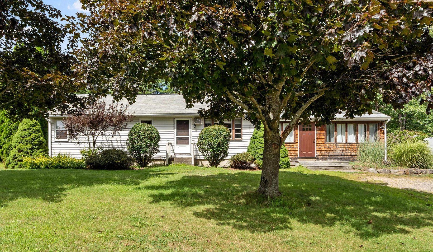 654 Daniel Webster Highway Property Photo 1