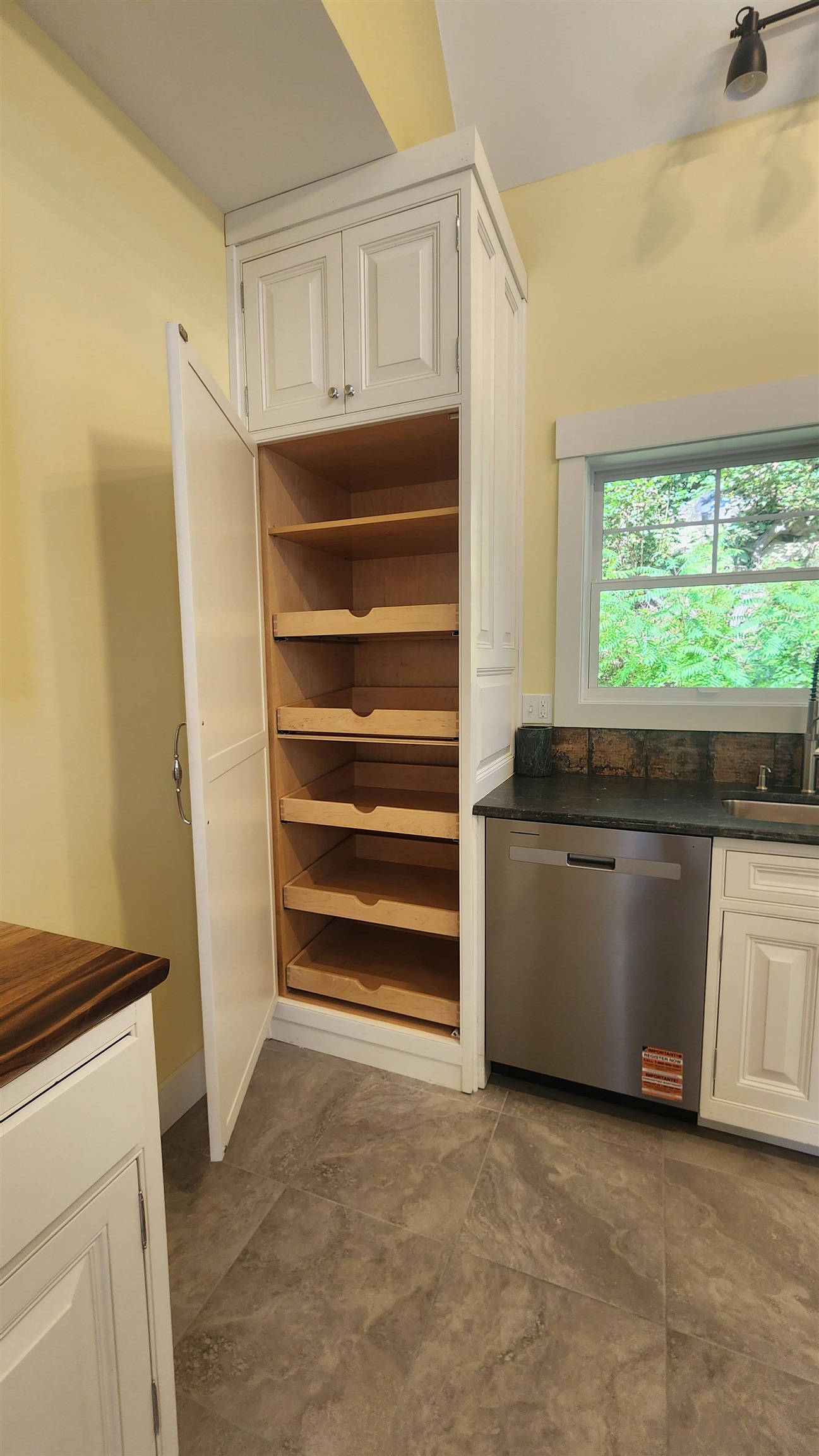 188 Wall Street Property Photo 13