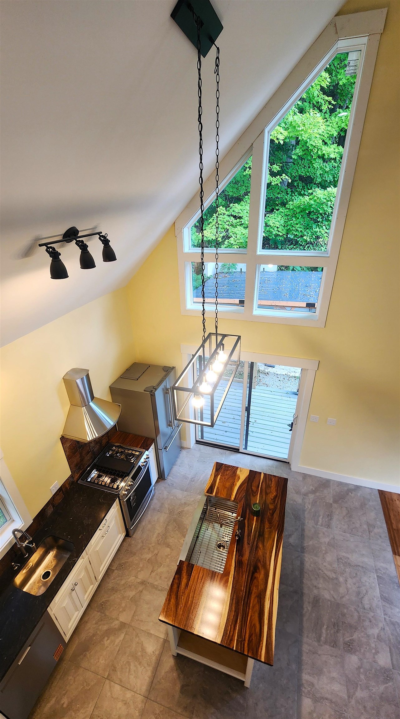 188 Wall Street Property Photo 23